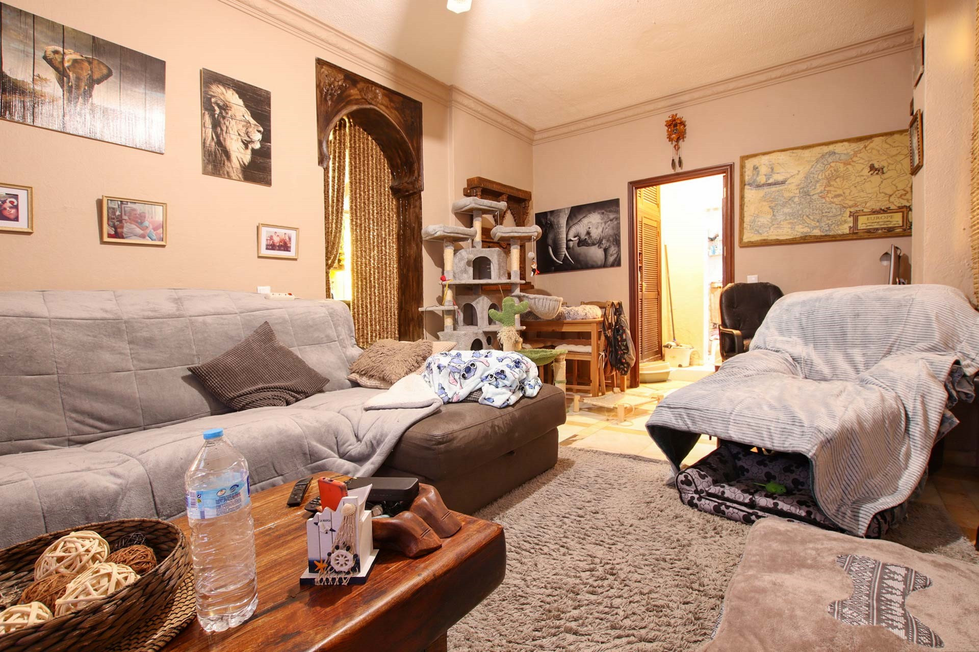 Versatile Commercial Premises with Apartment in La Panera, Estepona