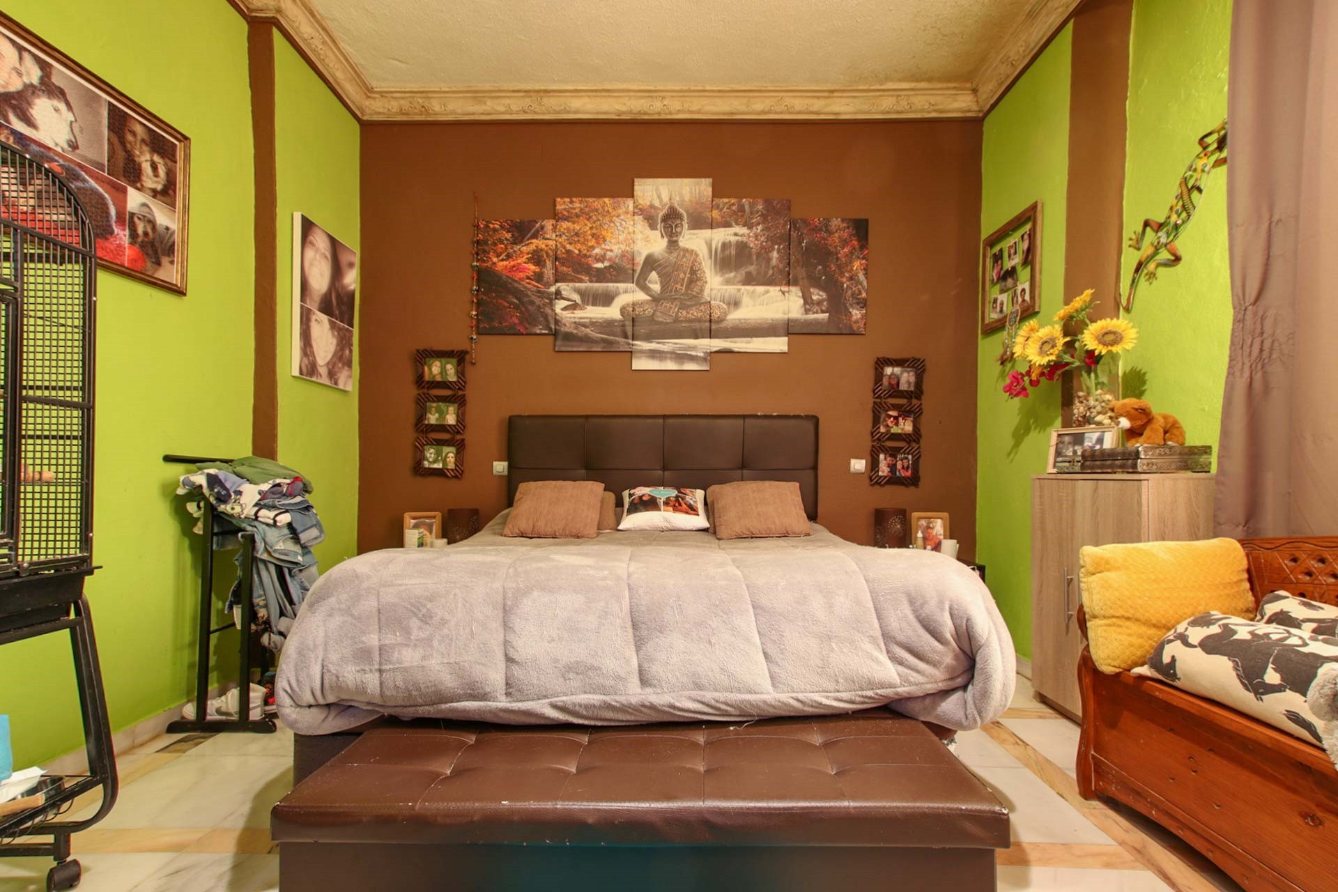 Versatile Commercial Premises with Apartment in La Panera, Estepona