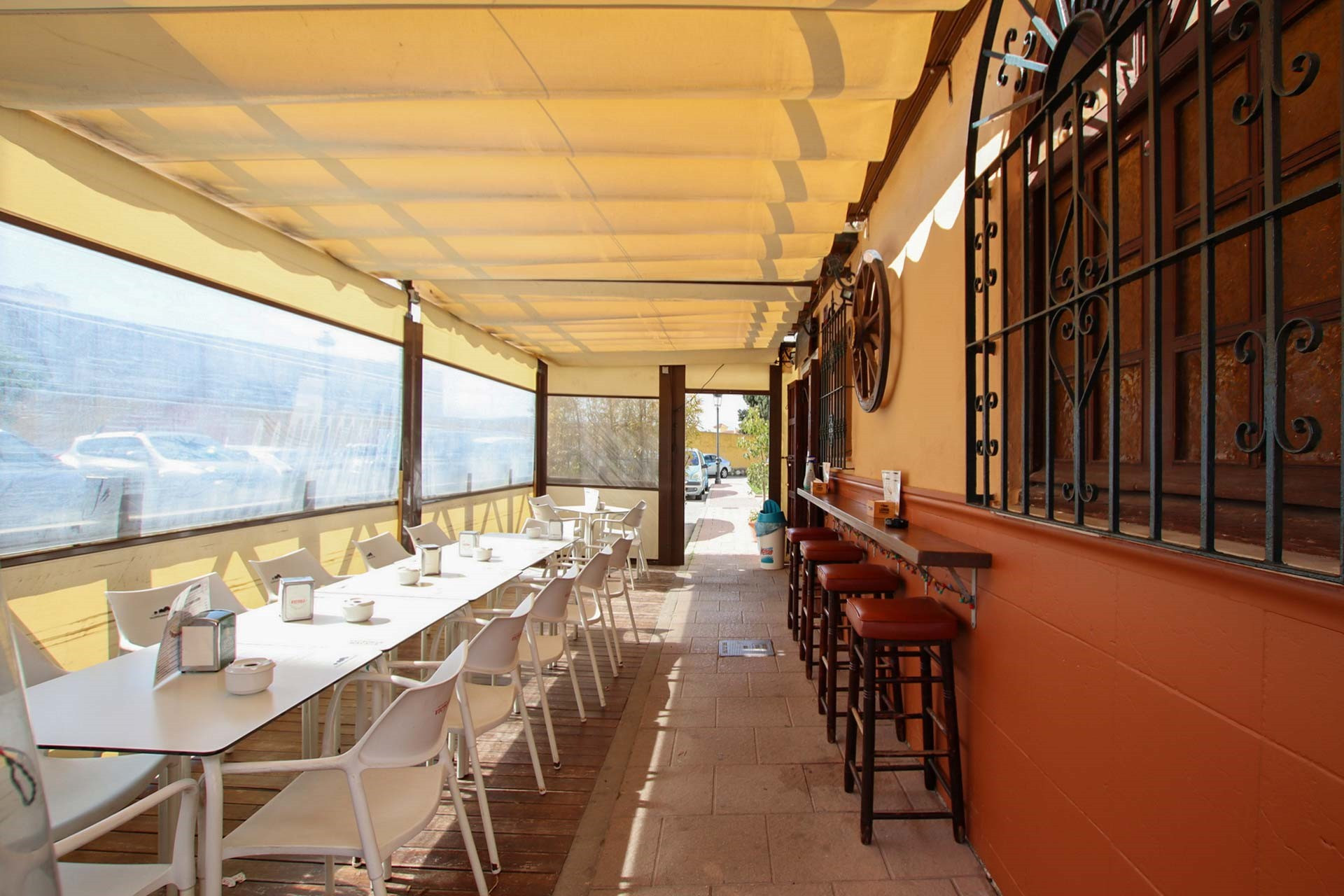 Versatile Commercial Premises with Apartment in La Panera, Estepona