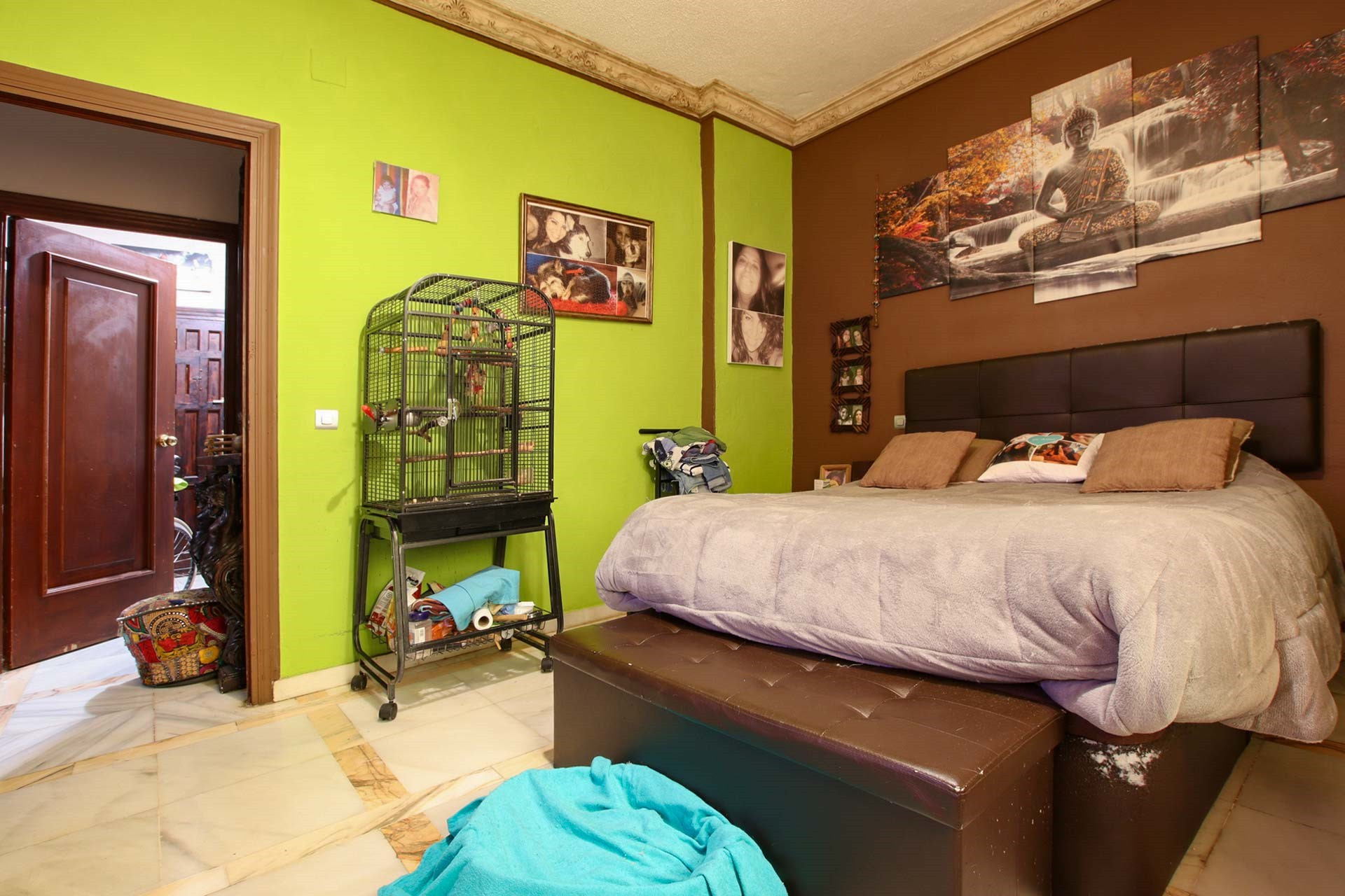 Versatile Commercial Premises with Apartment in La Panera, Estepona