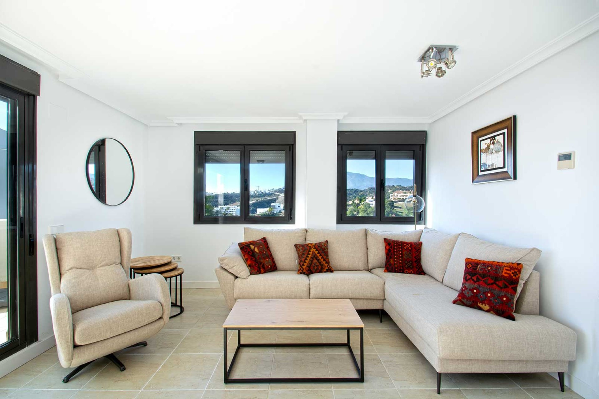 Elegante ático dúplex con vistas panorámicas al mar en Selwo, Estepona Este