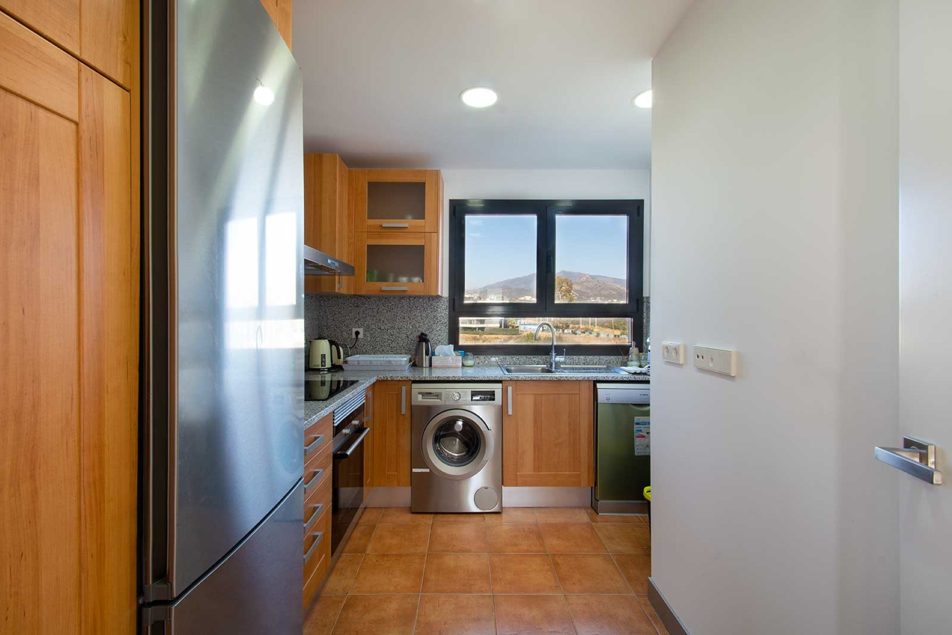 Elegante ático dúplex con vistas panorámicas al mar en Selwo, Estepona Este