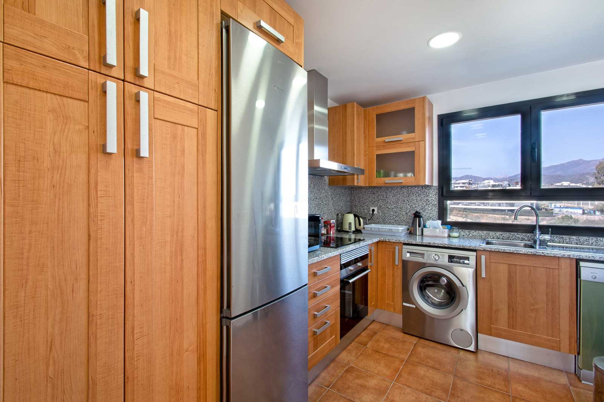 Elegante ático dúplex con vistas panorámicas al mar en Selwo, Estepona Este