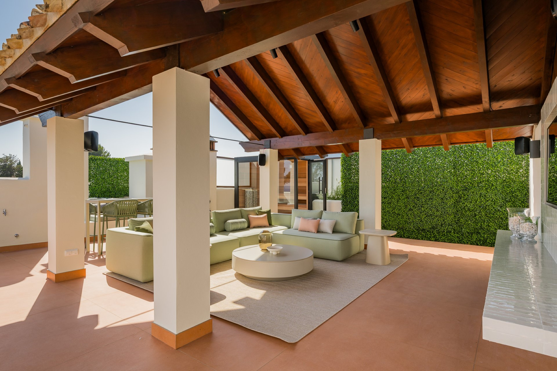 Exquisite frontline beach penthouse in Bahía del Velerín, Estepona