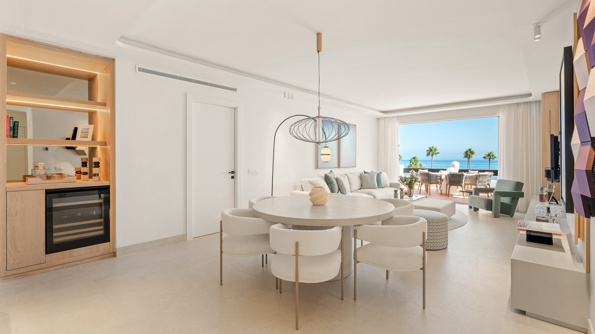 Exquisite frontline beach penthouse in Bahía del Velerín, Estepona