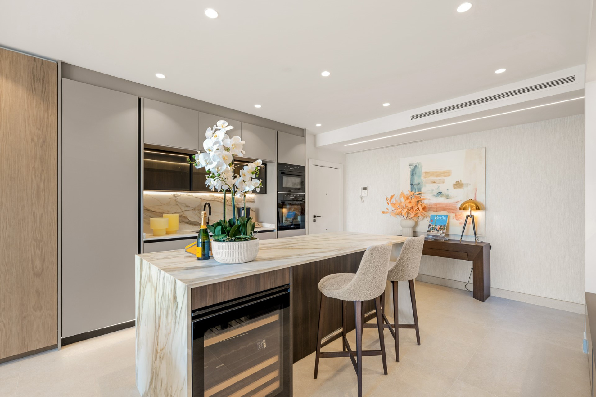 Beachside renovated apartment with 3 bedrooms in Bahía del Velerín, New Golden Mile