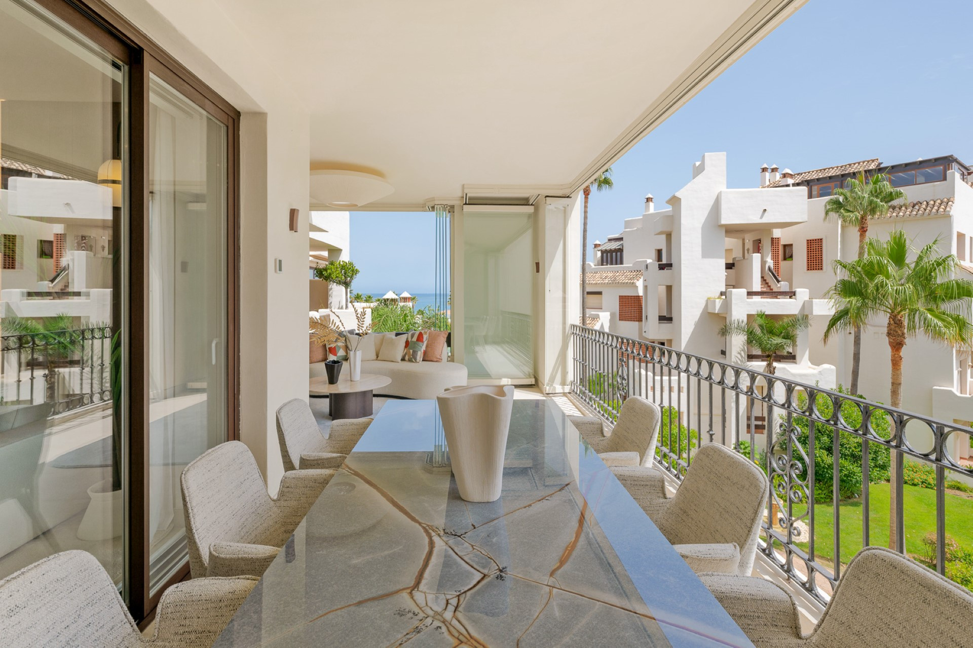 Beachside renovated apartment with 3 bedrooms in Bahía del Velerín, New Golden Mile