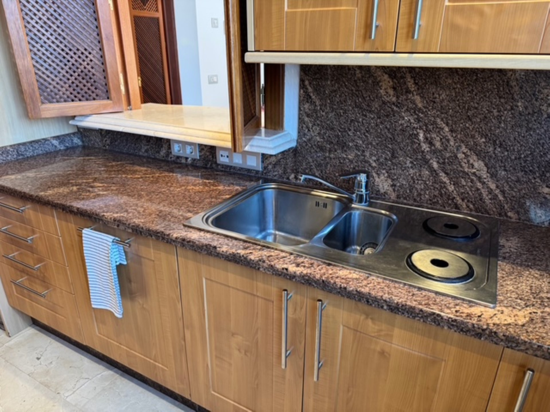 Apartamento de 2 dormitorios en primera línea de playa en Mar Azul, Estepona Este