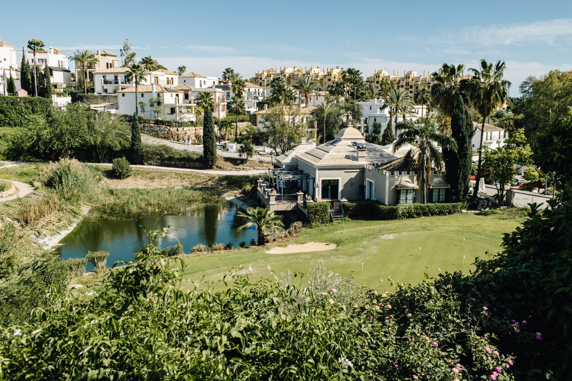 Exclusive 5-Bedroom Villa on the Frontline of Golf in La Resina.