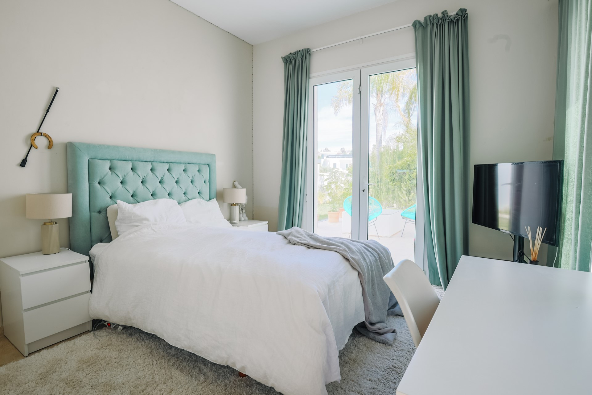 Exclusive 5-Bedroom Villa on the Frontline of Golf in La Resina.