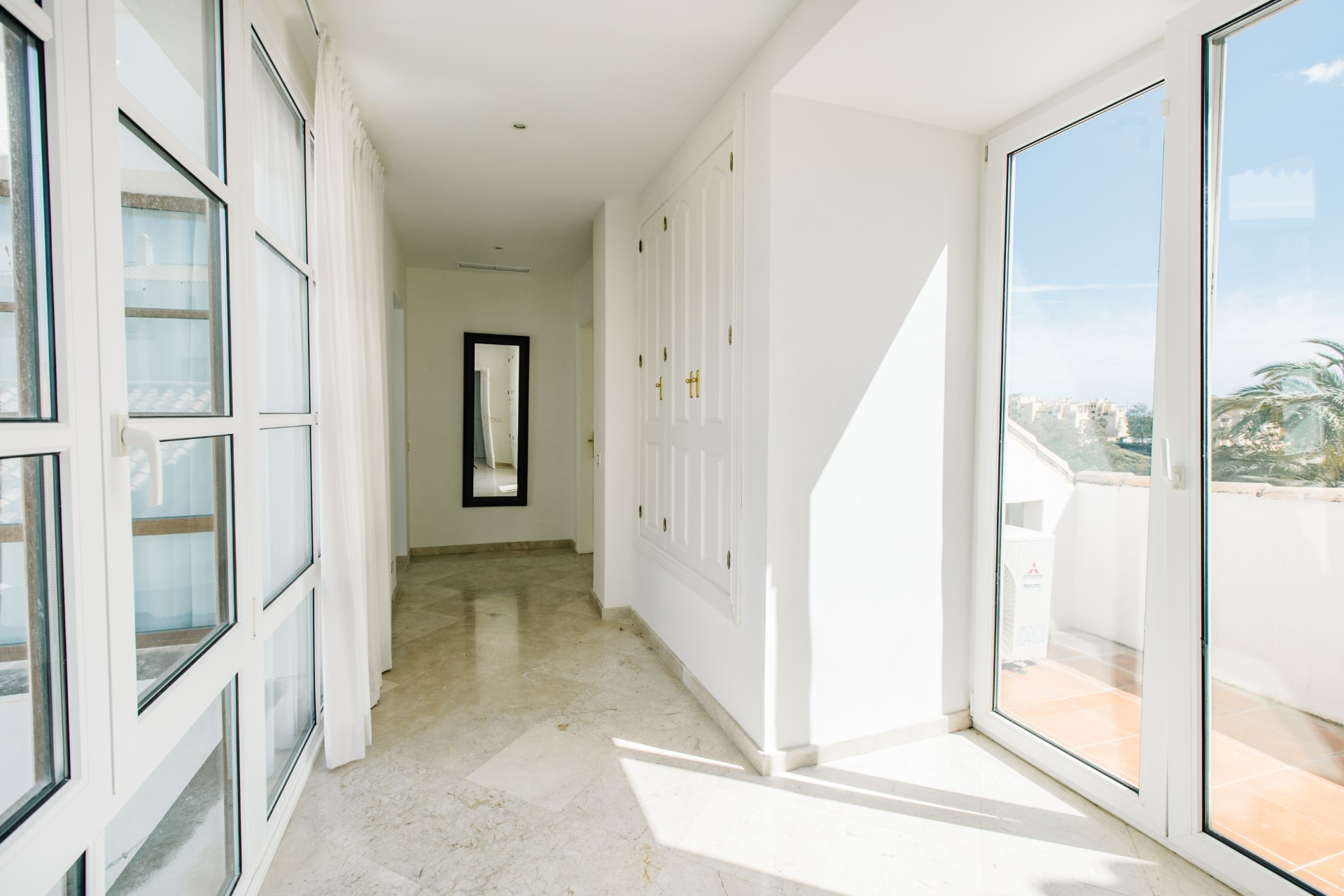 Exclusive 5-Bedroom Villa on the Frontline of Golf in La Resina.