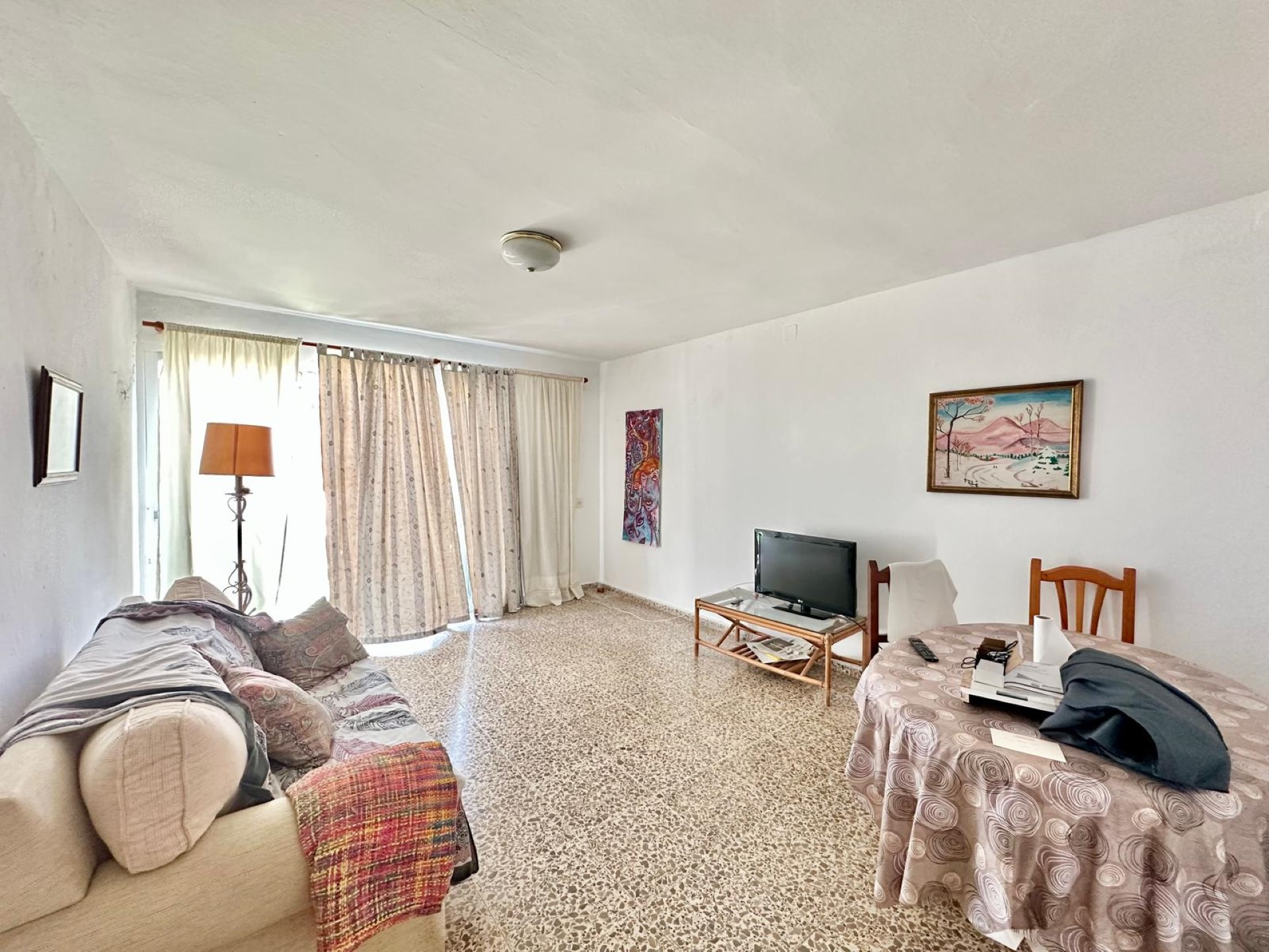 Edificio único que se abre a 2 calles con unidades comerciales en Marbella Old Town