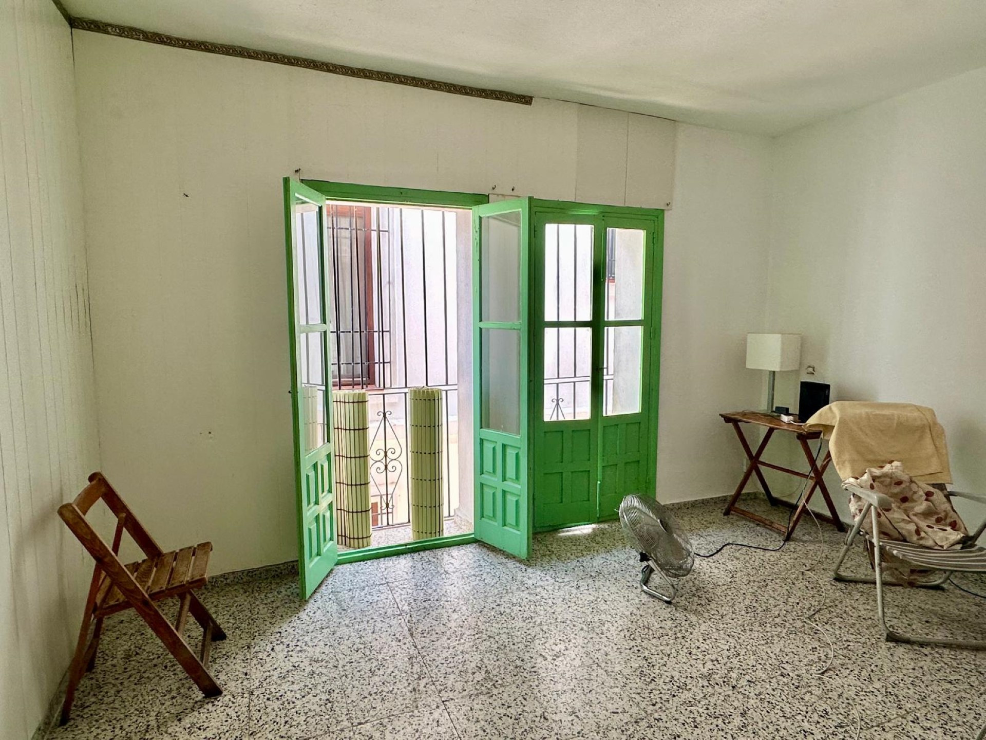 Edificio único que se abre a 2 calles con unidades comerciales en Marbella Old Town