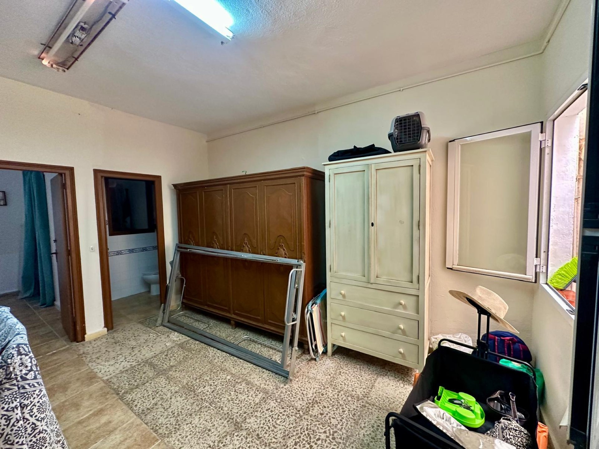 Edificio único que se abre a 2 calles con unidades comerciales en Marbella Old Town