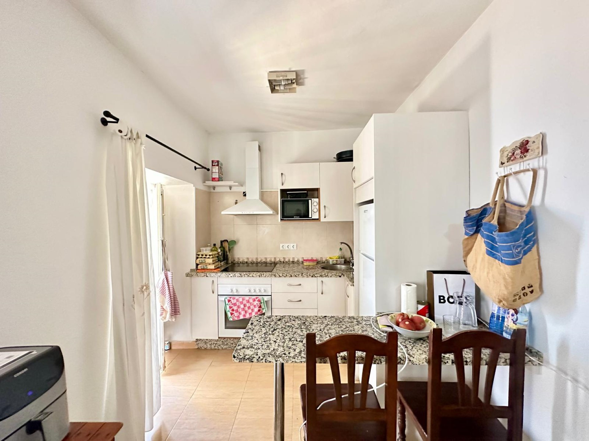 Edificio único que se abre a 2 calles con unidades comerciales en Marbella Old Town