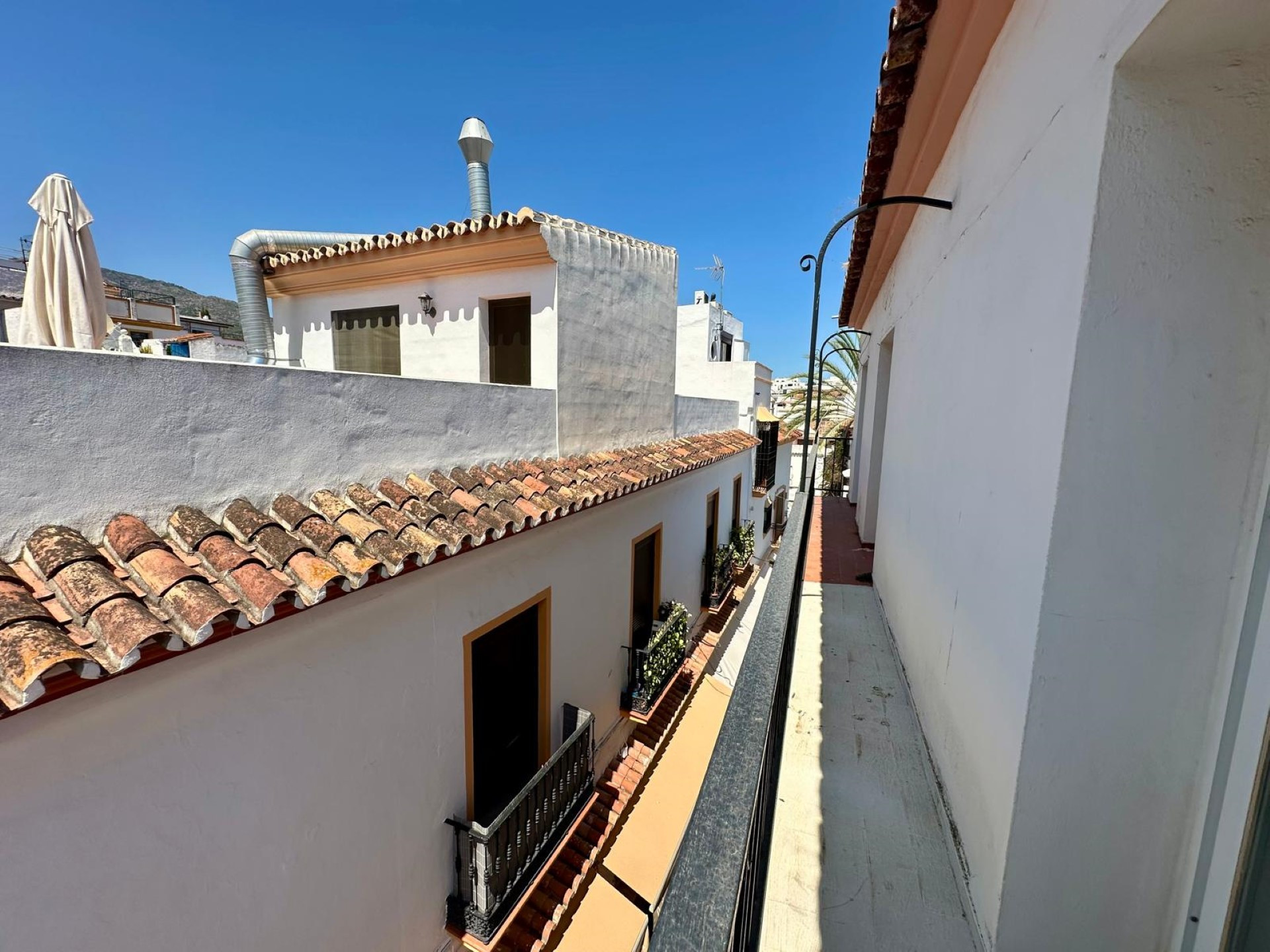 Edificio único que se abre a 2 calles con unidades comerciales en Marbella Old Town