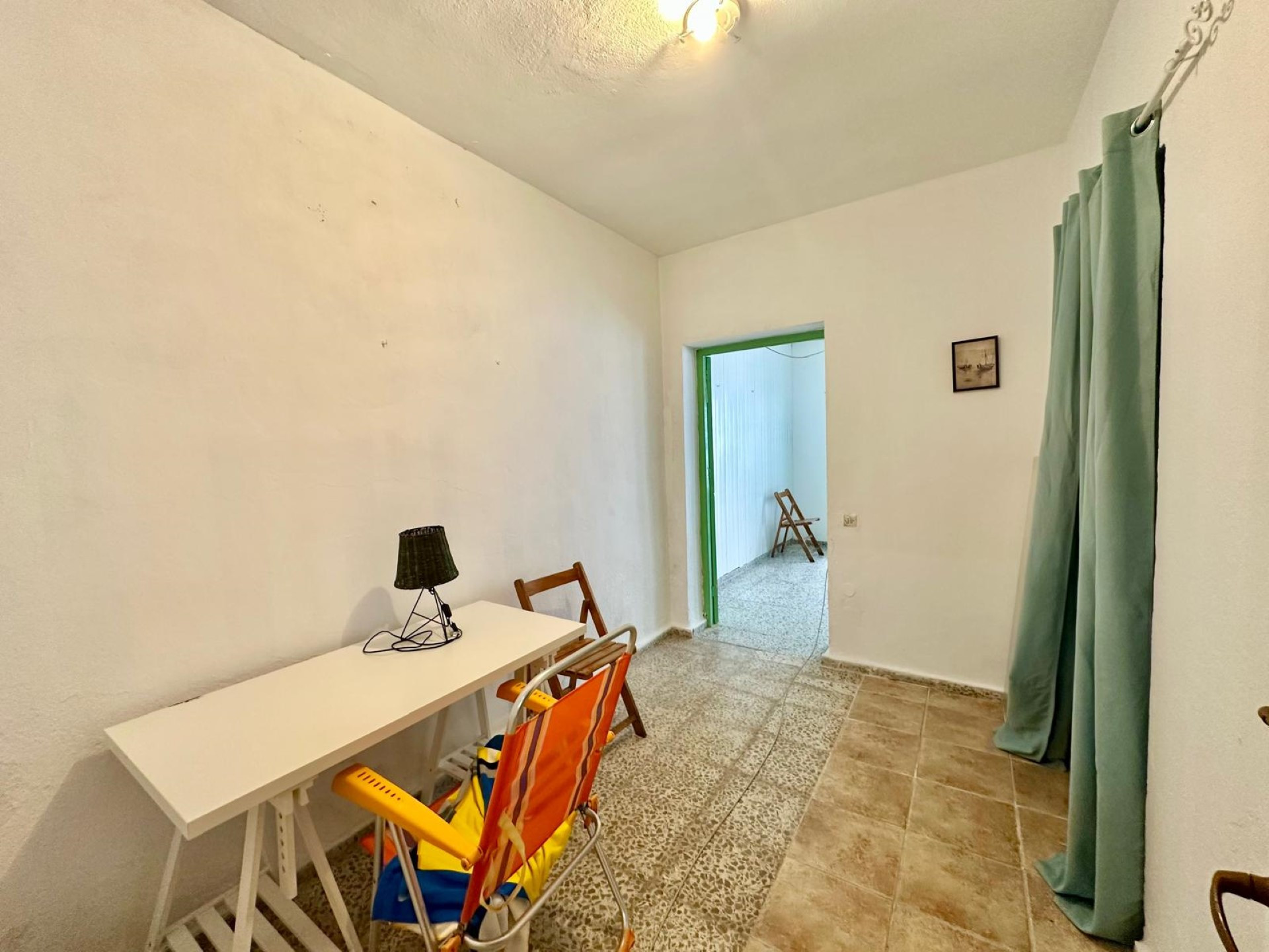 Edificio único que se abre a 2 calles con unidades comerciales en Marbella Old Town