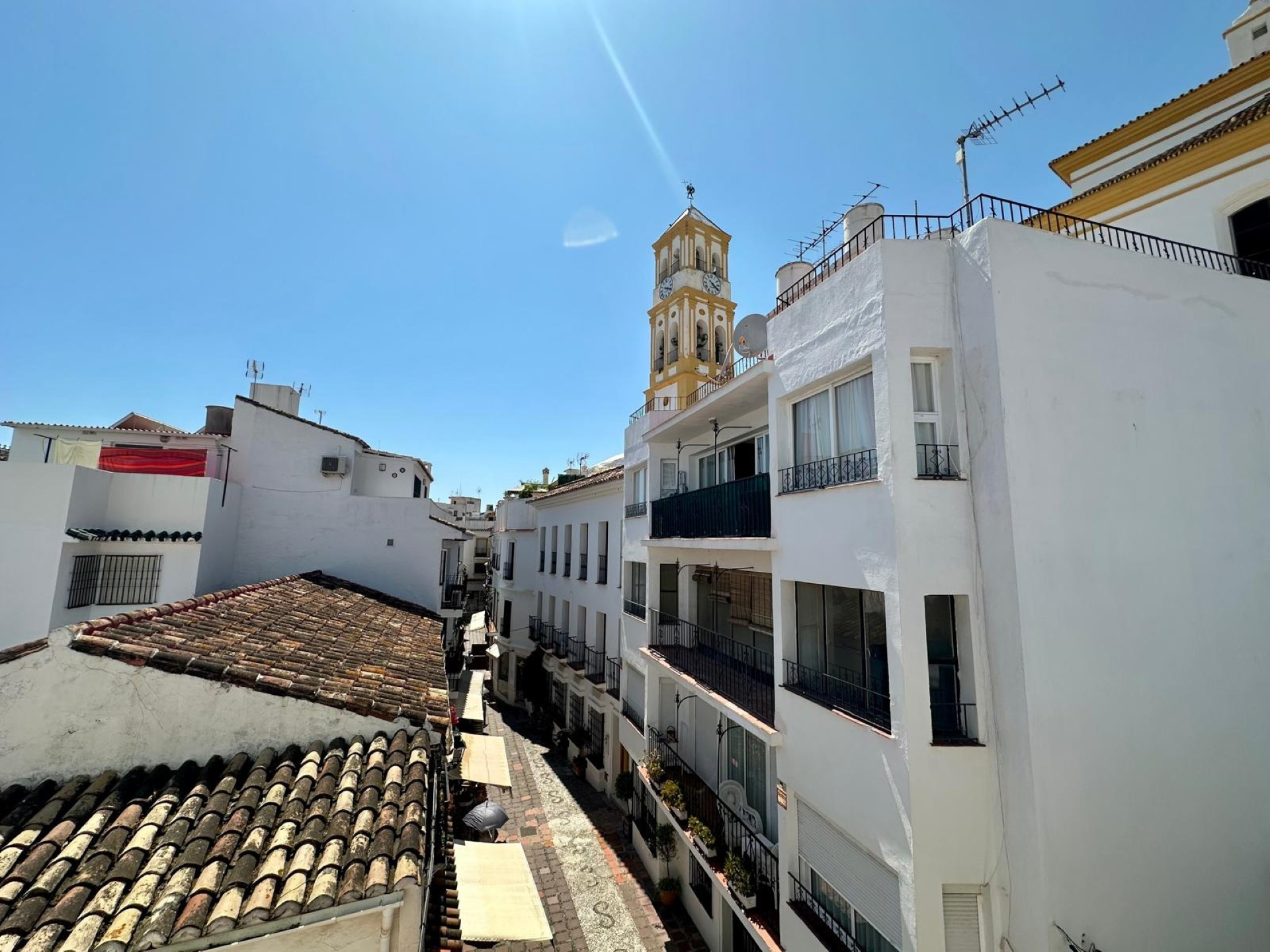 Edificio único que se abre a 2 calles con unidades comerciales en Marbella Old Town