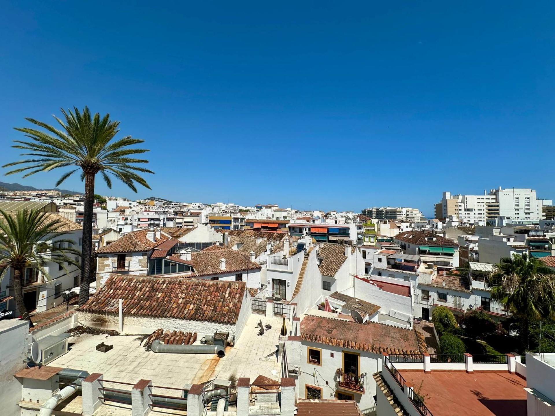Edificio único que se abre a 2 calles con unidades comerciales en Marbella Old Town