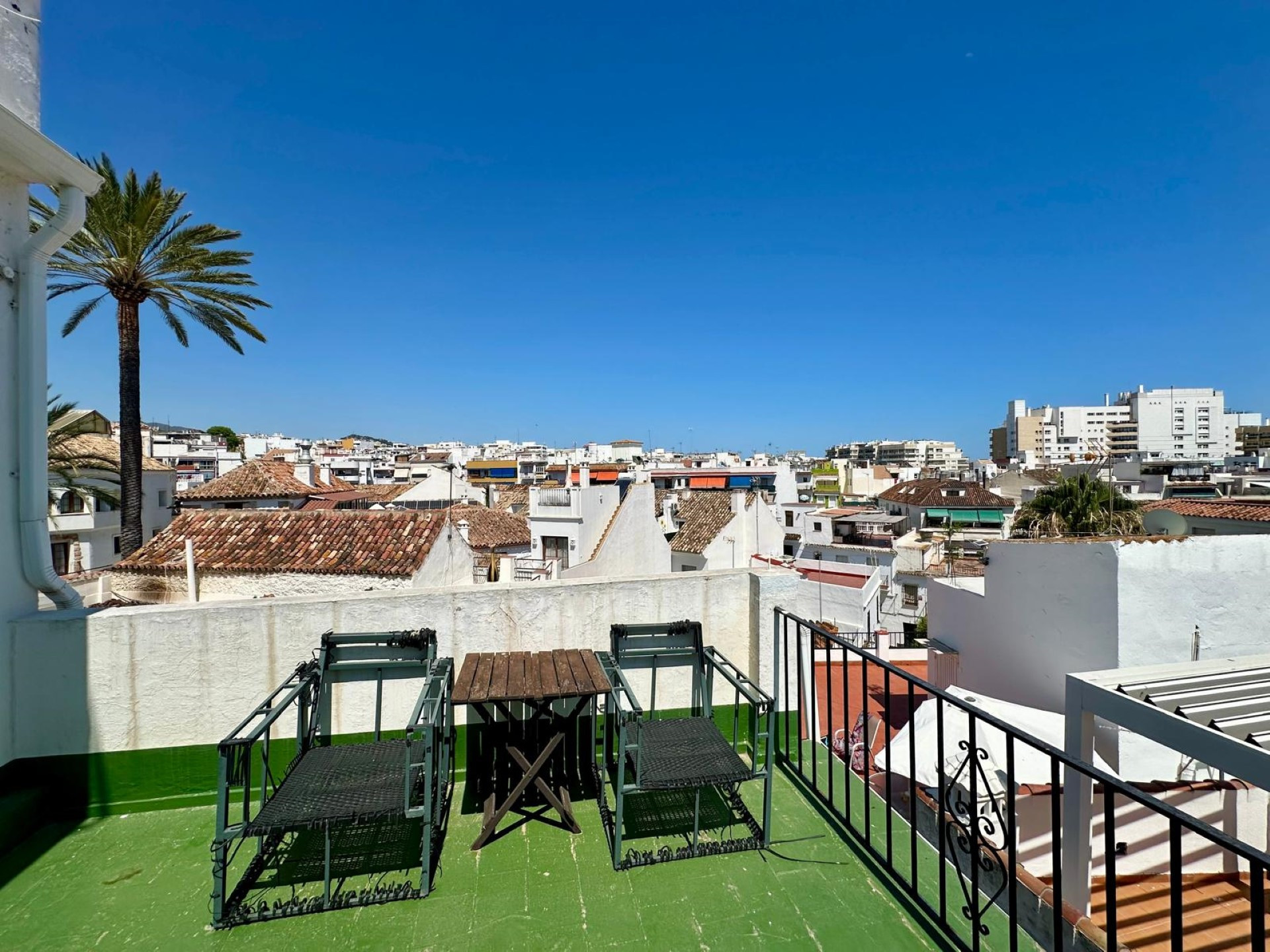 Edificio único que se abre a 2 calles con unidades comerciales en Marbella Old Town