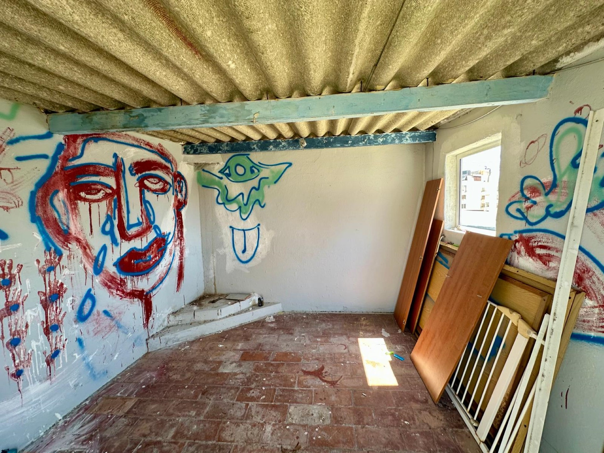 Edificio único que se abre a 2 calles con unidades comerciales en Marbella Old Town