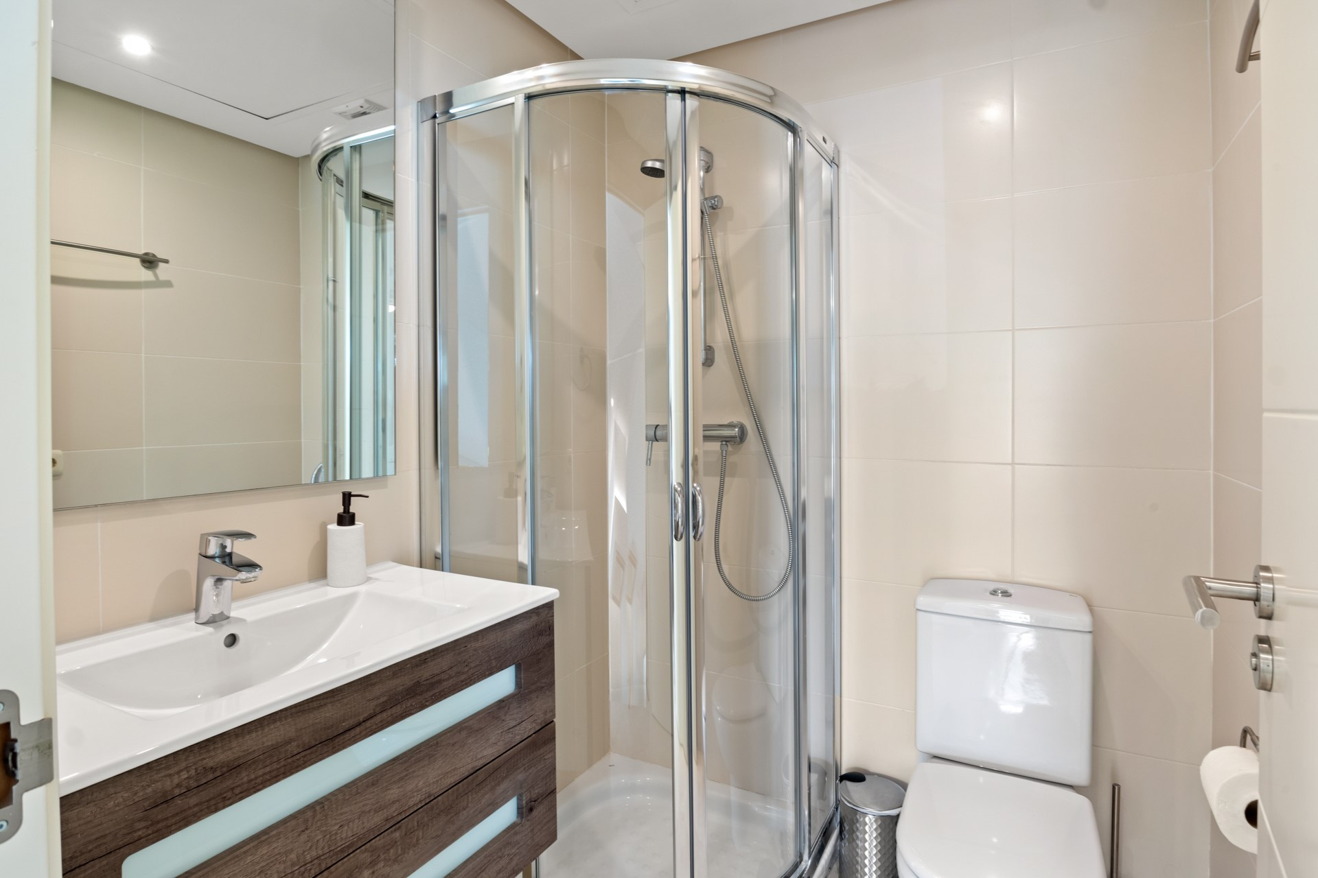 Modern Ground Floor Apartment in Alcazaba Lagoon, Casares