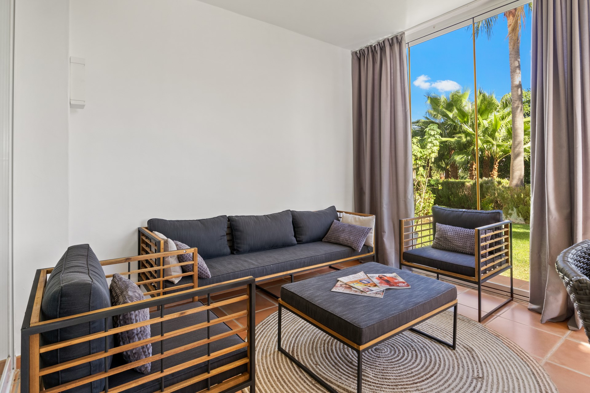 Modern Ground Floor Apartment in Alcazaba Lagoon, Casares