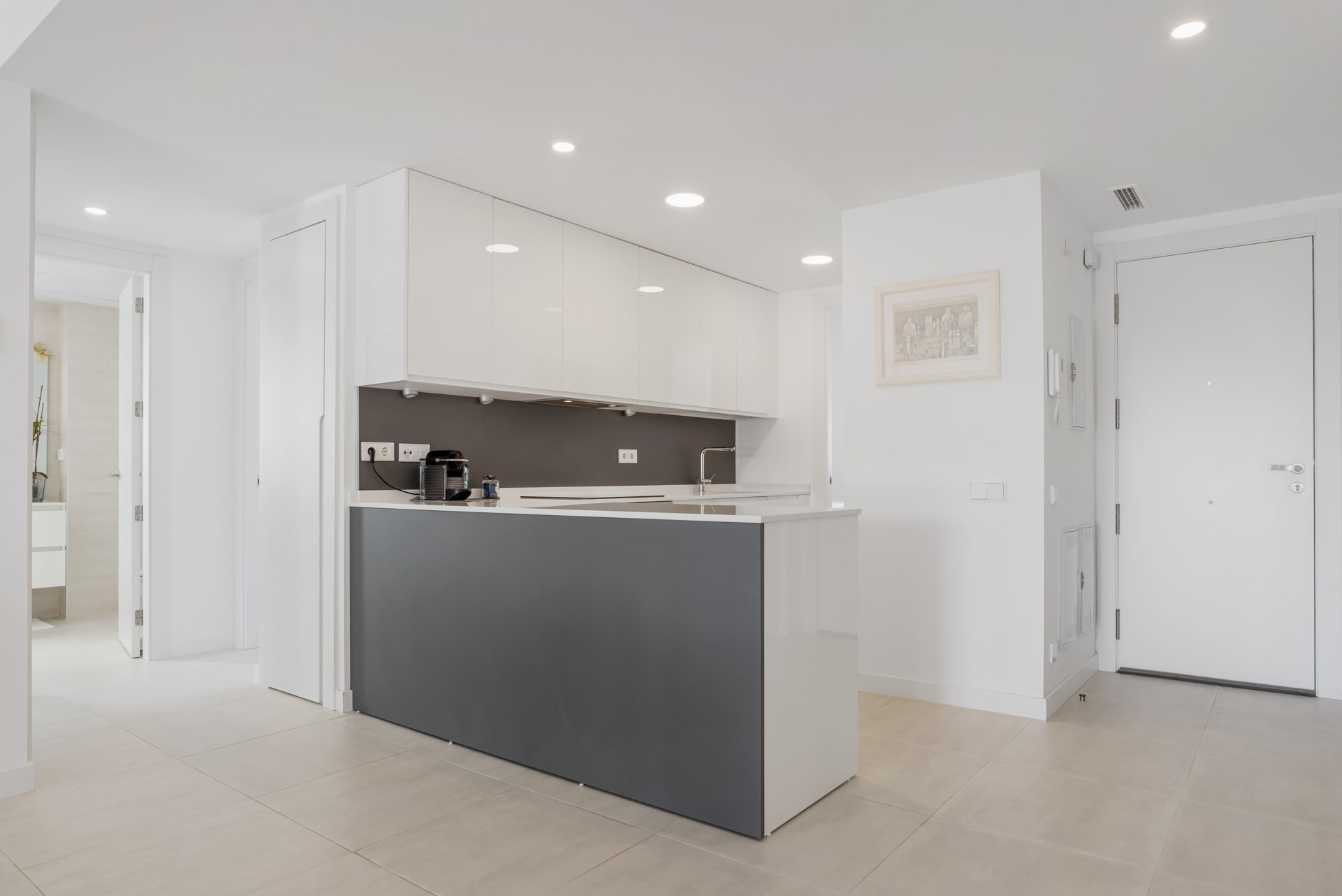 Elegant Two-Bedroom Penthouse with Panoramic Terraces in Selwo, Estepona East