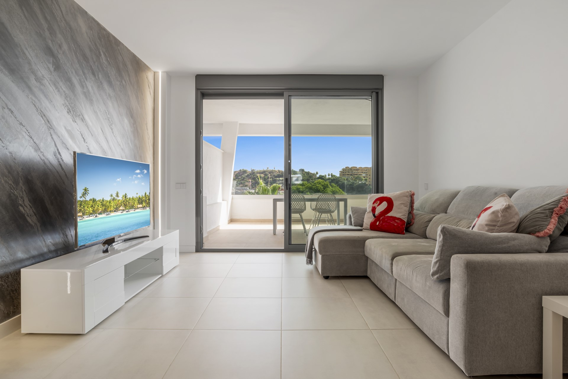 Elegant Two-Bedroom Penthouse with Panoramic Terraces in Selwo, Estepona East