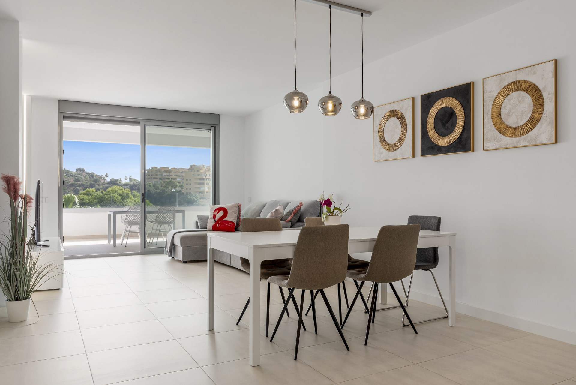 Elegant Two-Bedroom Penthouse with Panoramic Terraces in Selwo, Estepona East