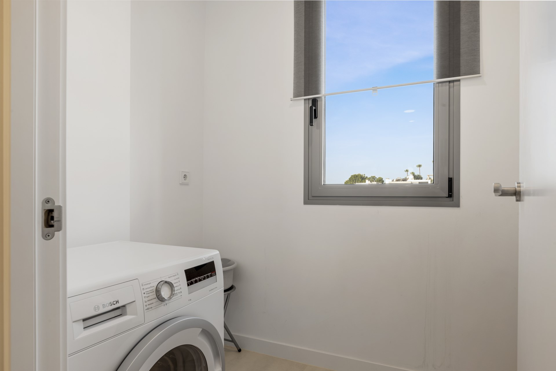Elegant Two-Bedroom Penthouse with Panoramic Terraces in Selwo, Estepona East