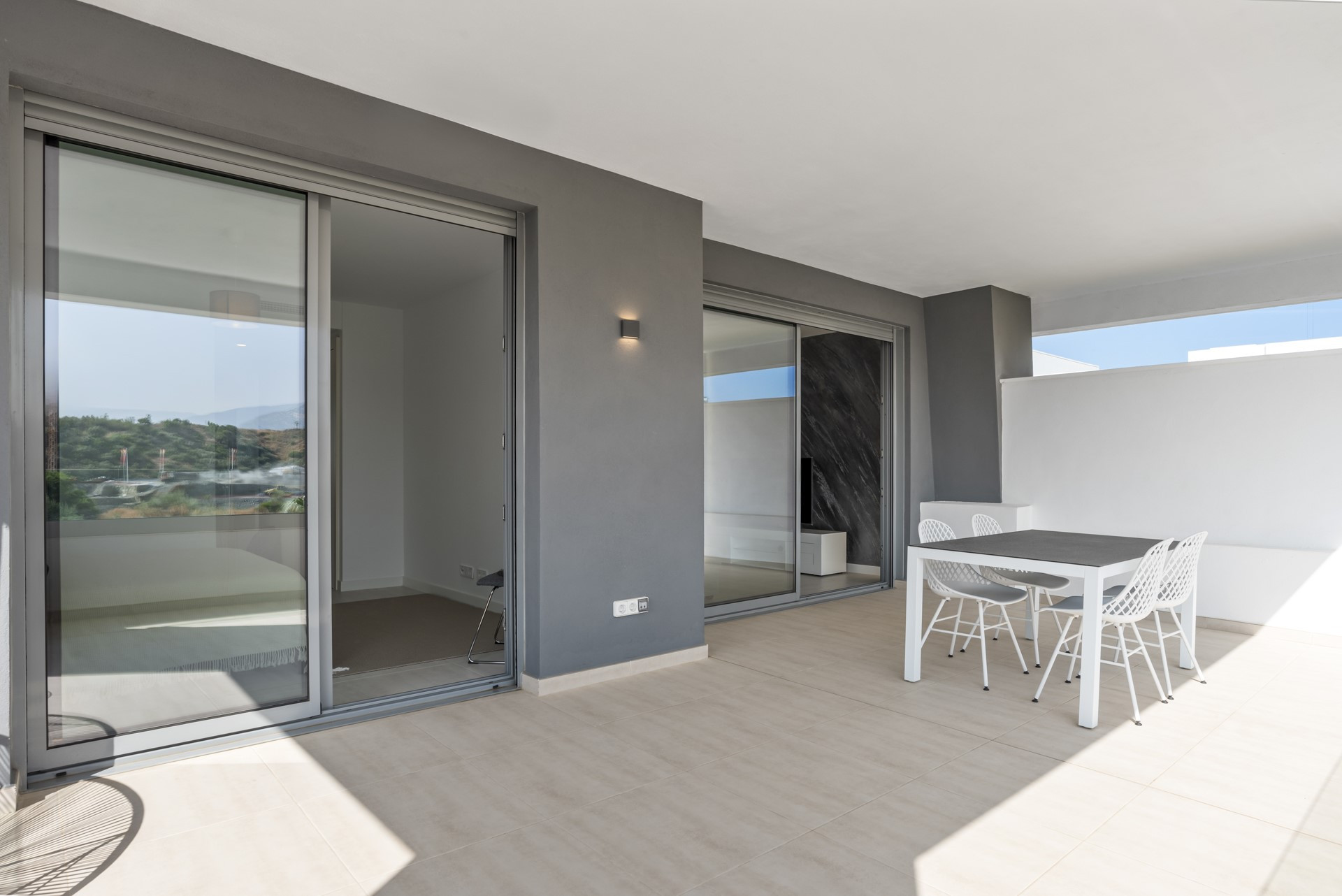 Elegant Two-Bedroom Penthouse with Panoramic Terraces in Selwo, Estepona East