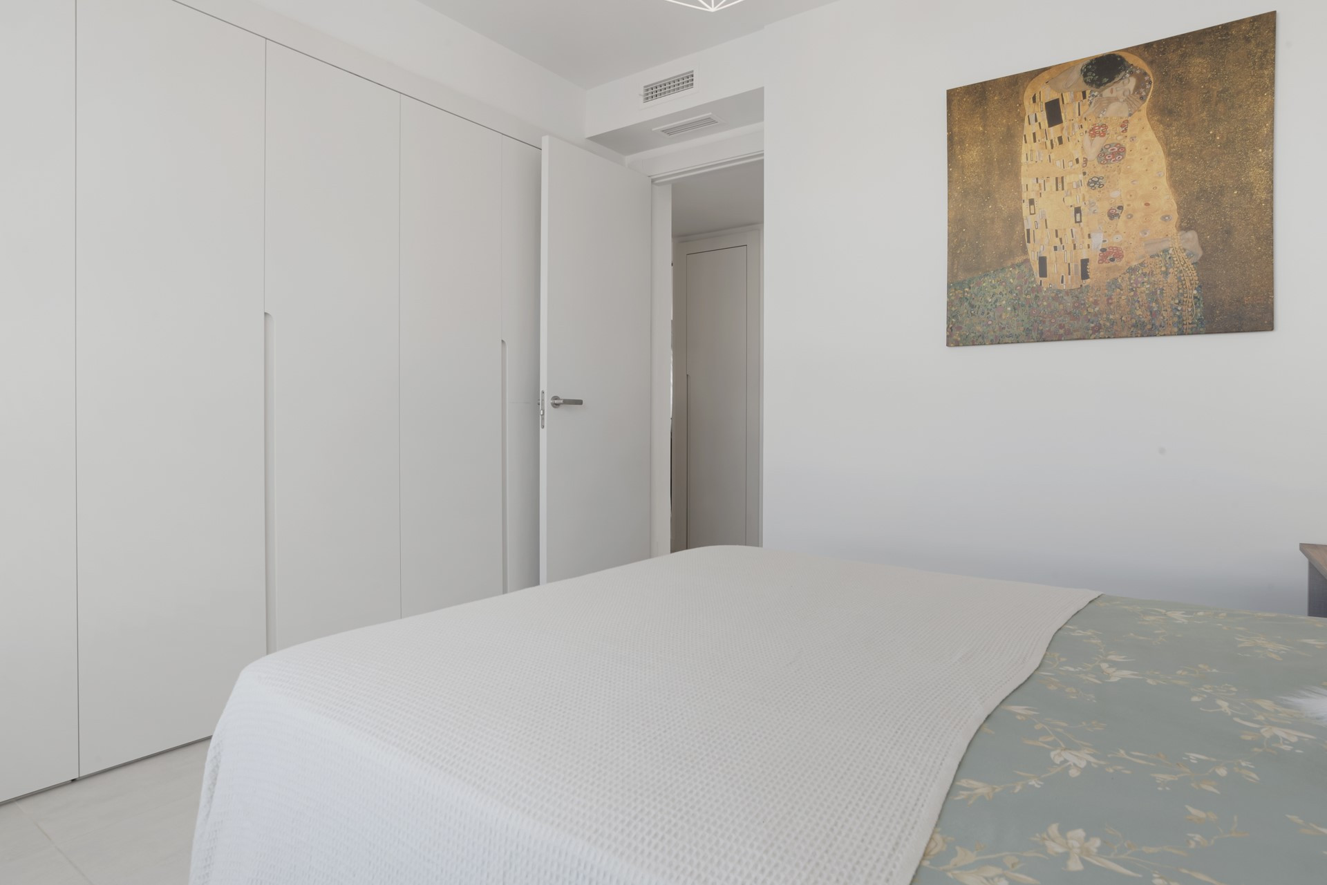 Elegant Two-Bedroom Penthouse with Panoramic Terraces in Selwo, Estepona East