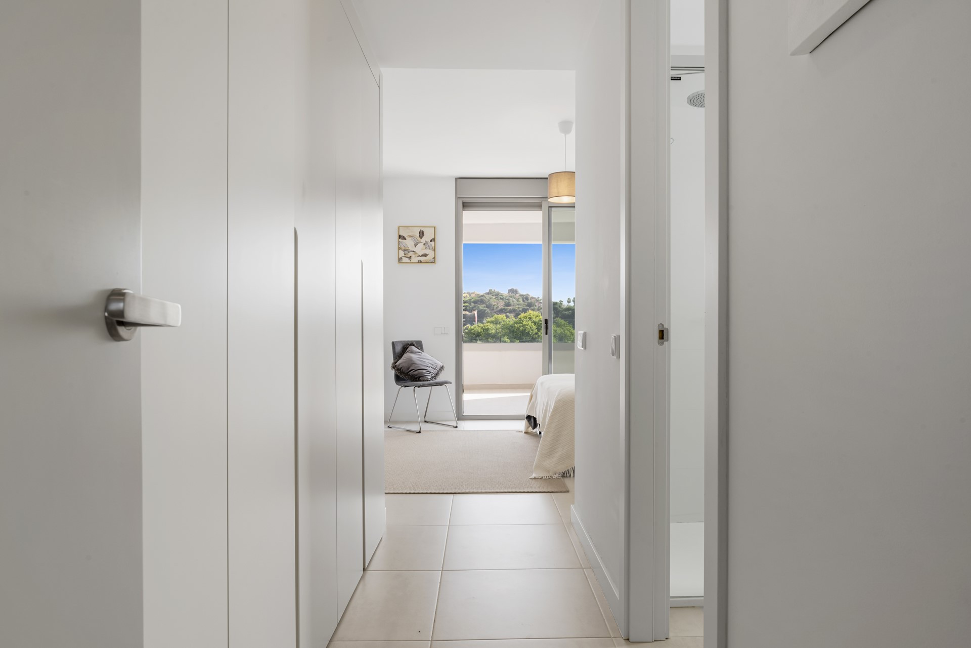 Elegant Two-Bedroom Penthouse with Panoramic Terraces in Selwo, Estepona East