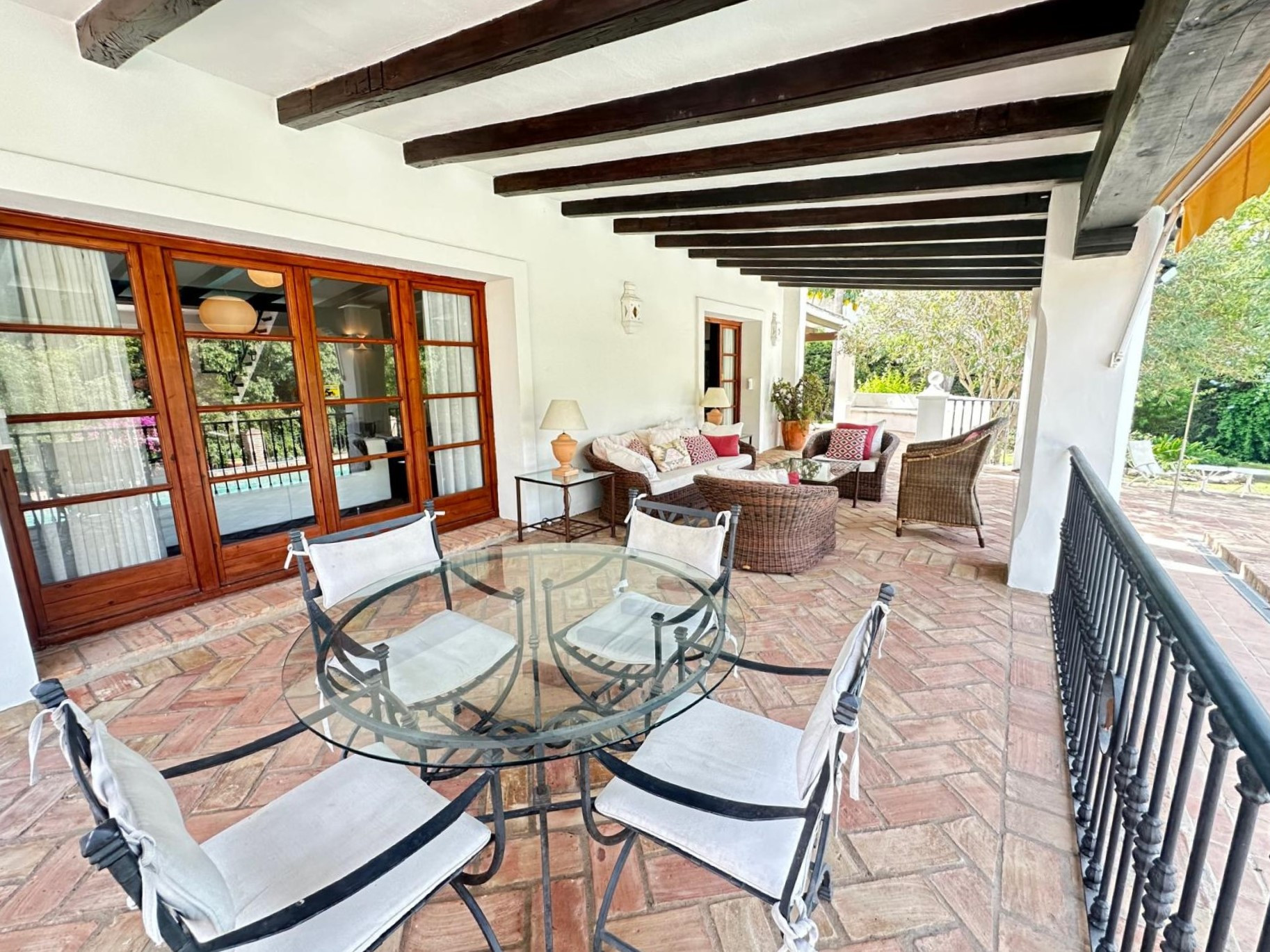 Elegant frontline golf villa in El Paraiso Medio, Estepona