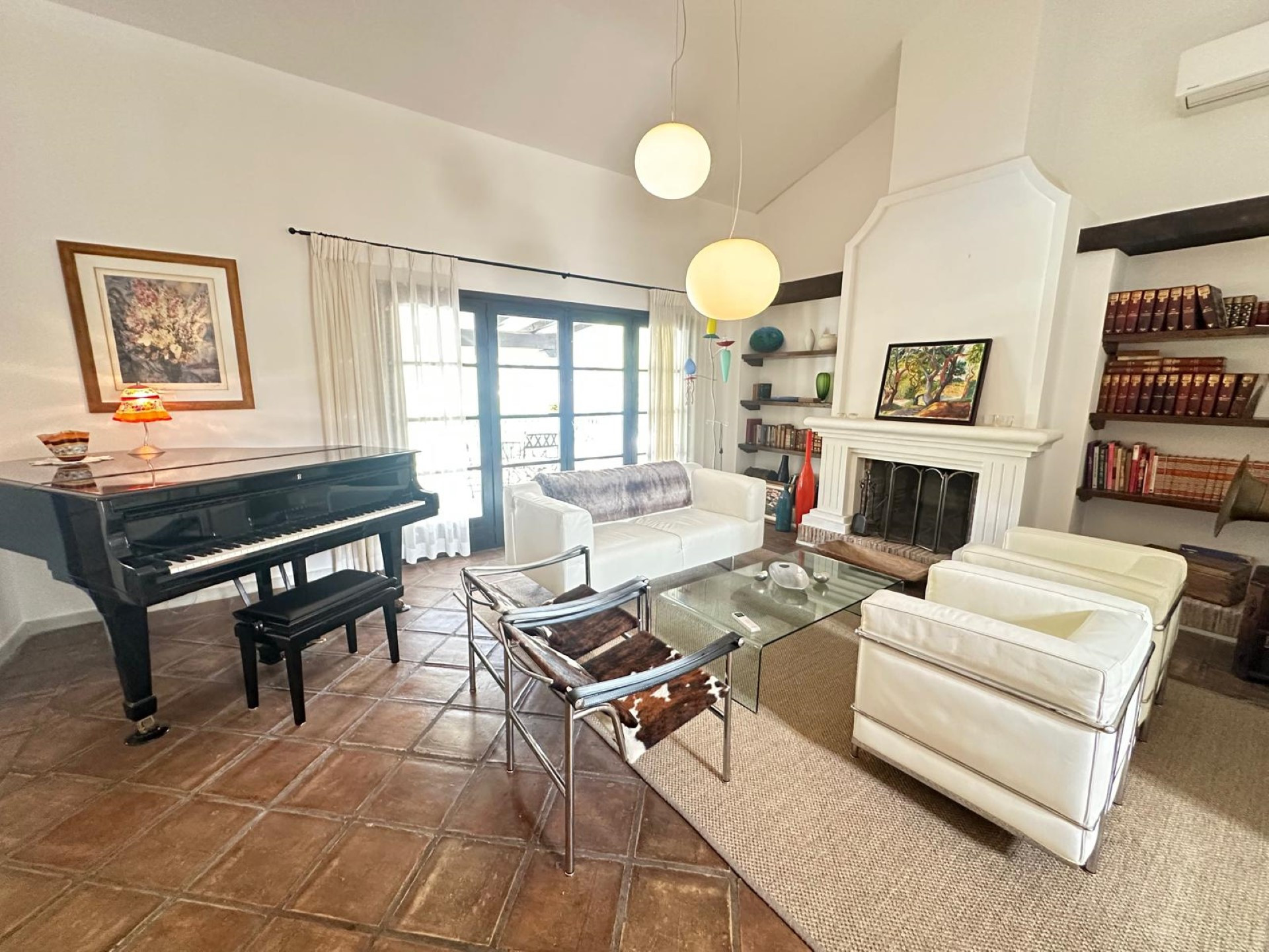 Elegant frontline golf villa in El Paraiso Medio, Estepona