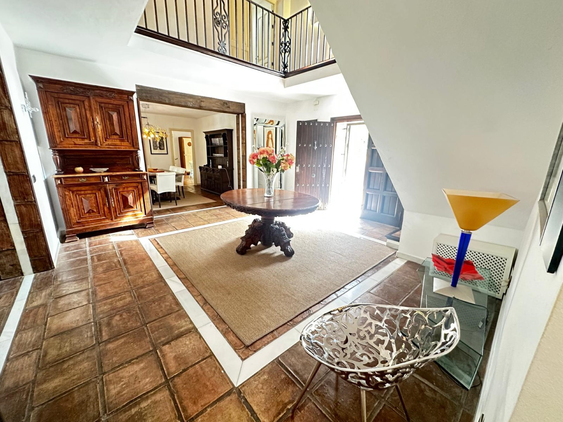 Elegant frontline golf villa in El Paraiso Medio, Estepona