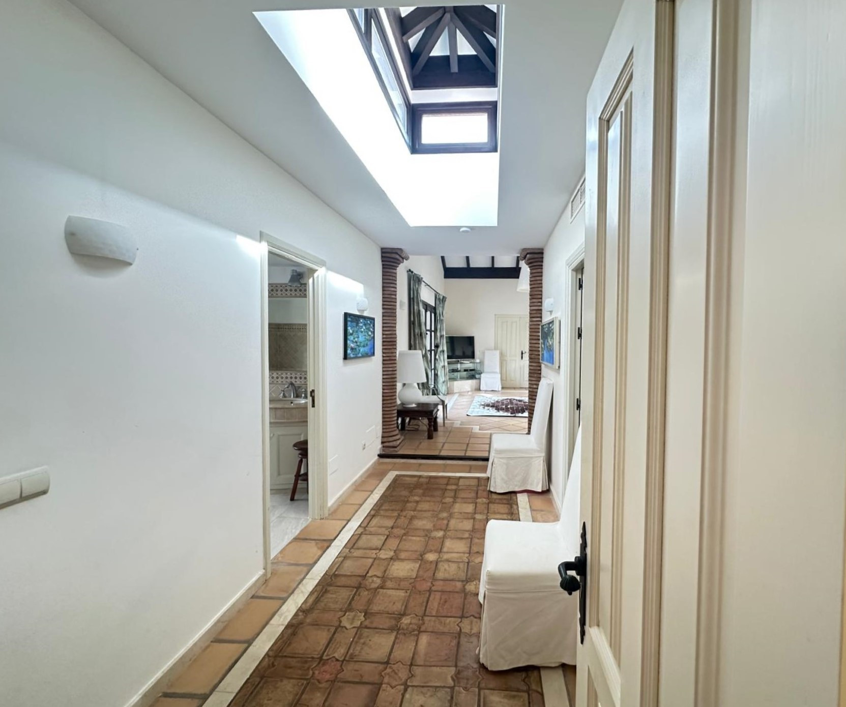 Elegant frontline golf villa in El Paraiso Medio, Estepona
