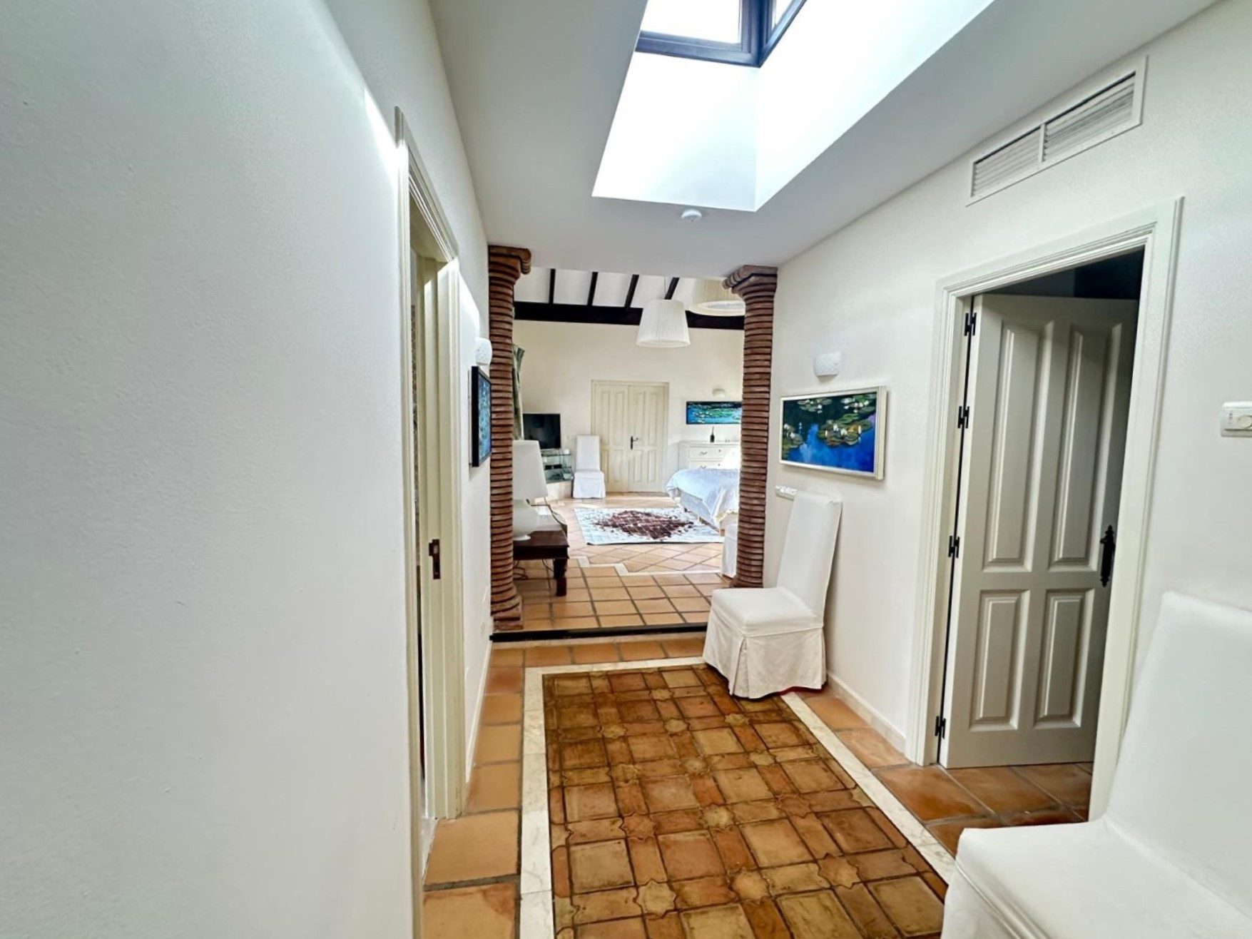 Elegant frontline golf villa in El Paraiso Medio, Estepona