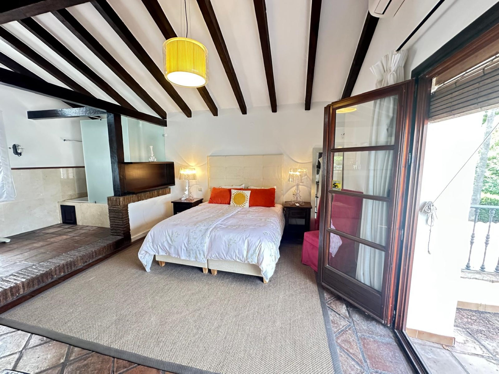 Elegant frontline golf villa in El Paraiso Medio, Estepona