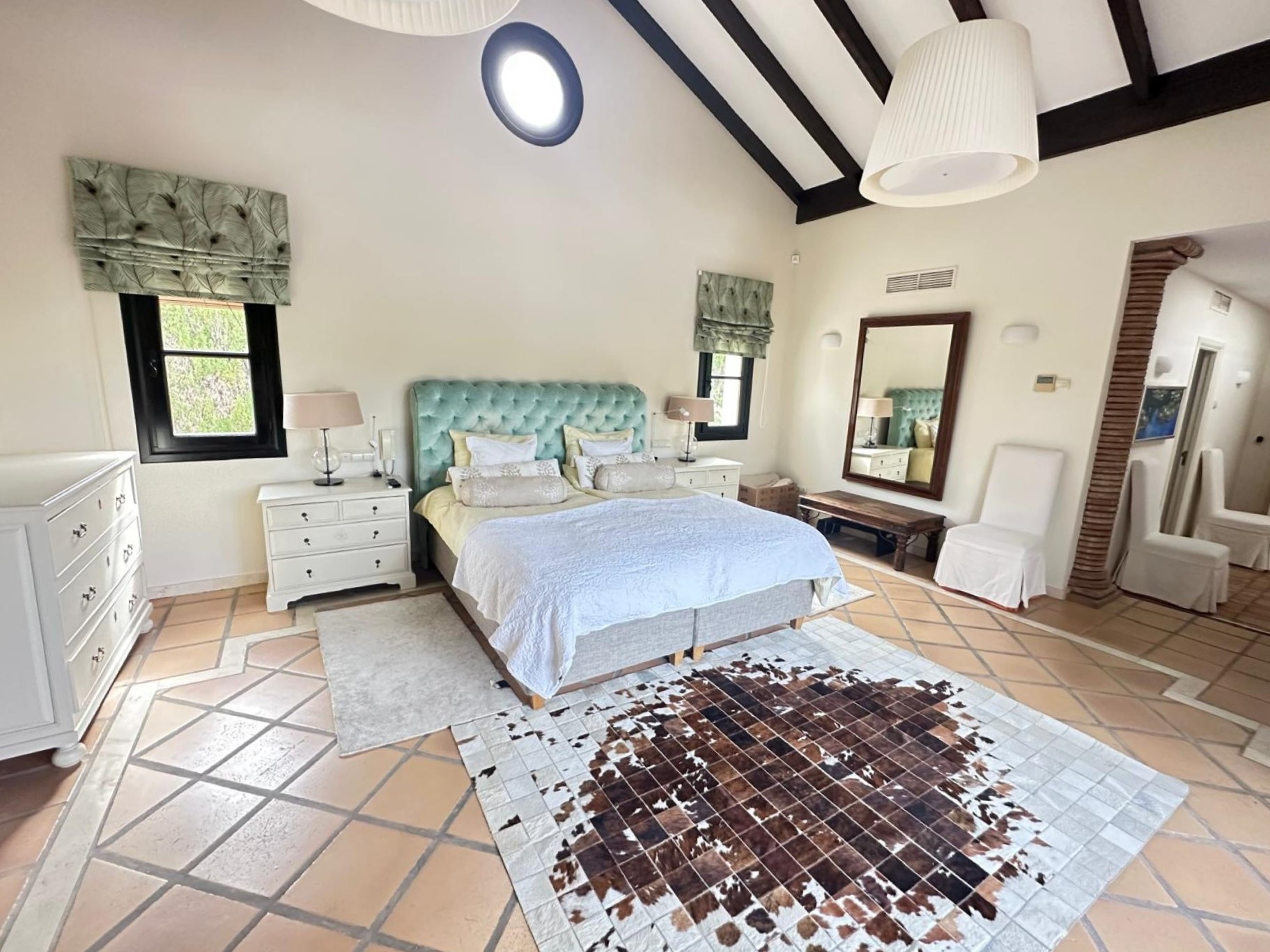 Elegant frontline golf villa in El Paraiso Medio, Estepona
