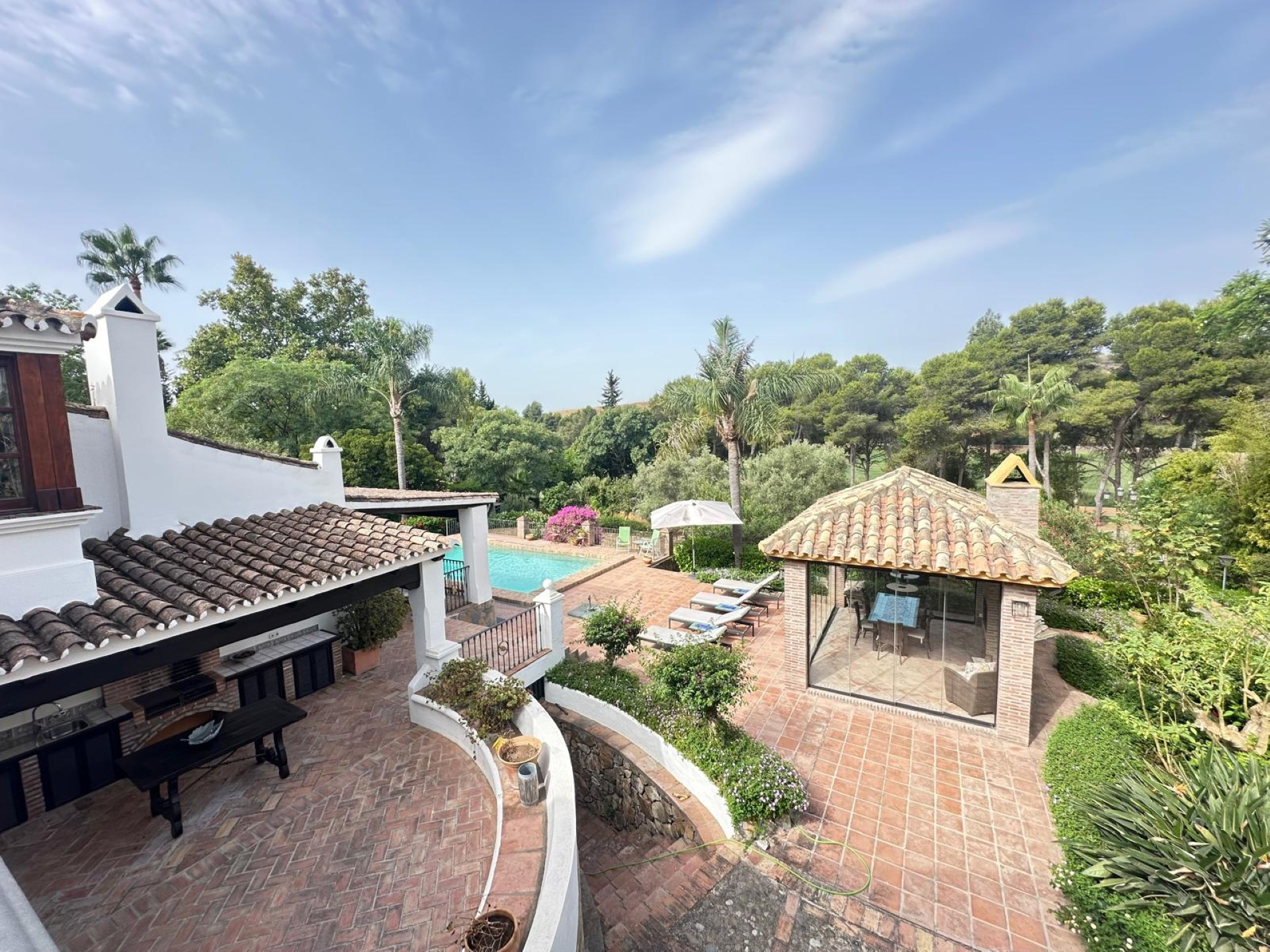 Elegant frontline golf villa in El Paraiso Medio, Estepona