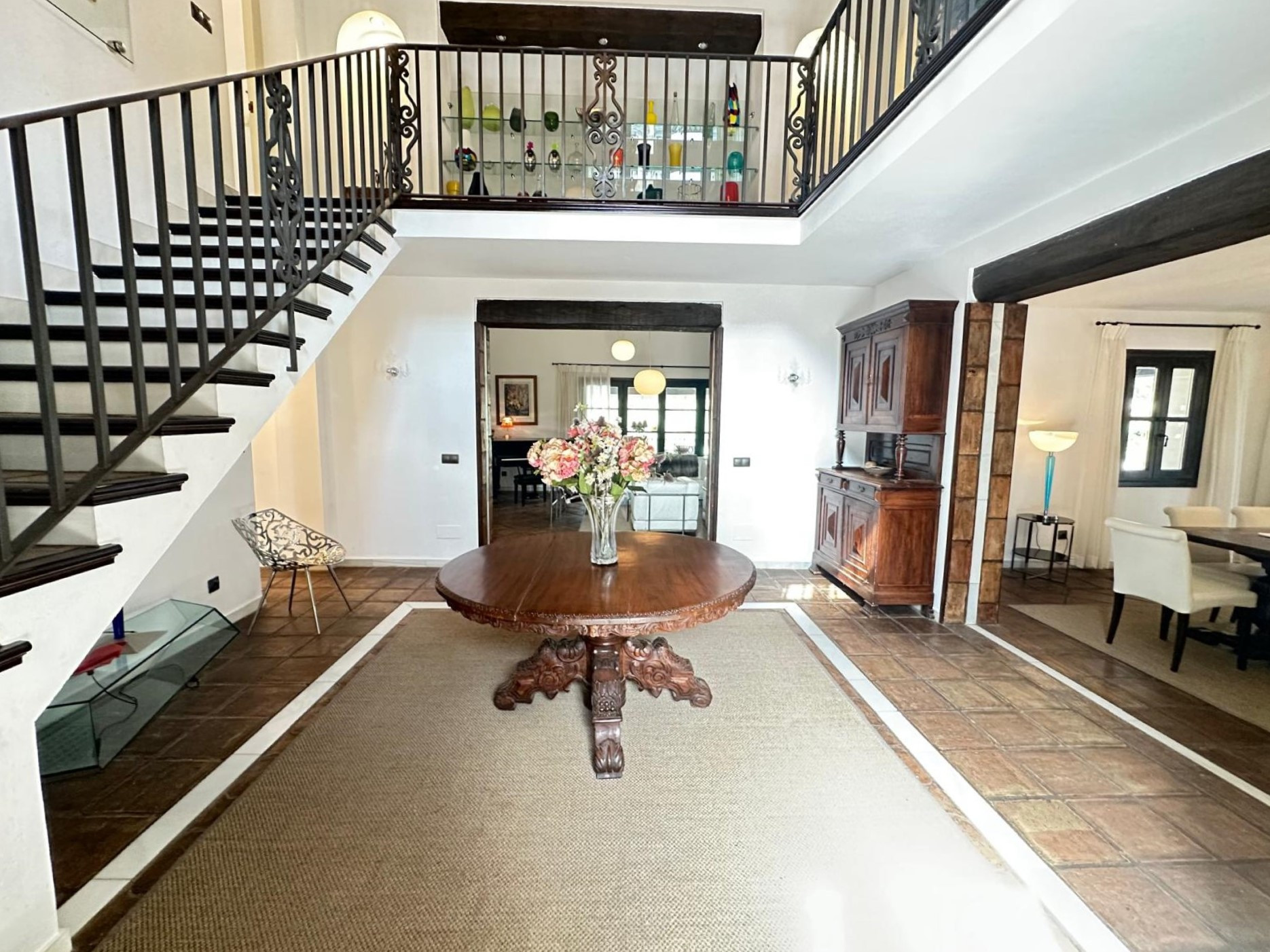 Elegant frontline golf villa in El Paraiso Medio, Estepona