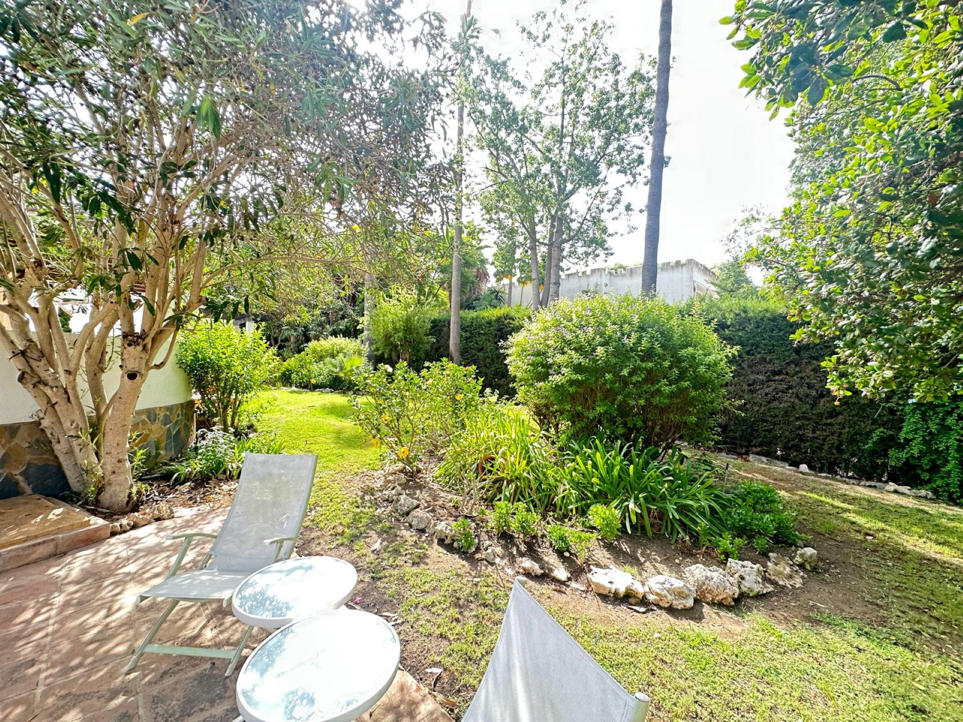 Elegant frontline golf villa in El Paraiso Medio, Estepona
