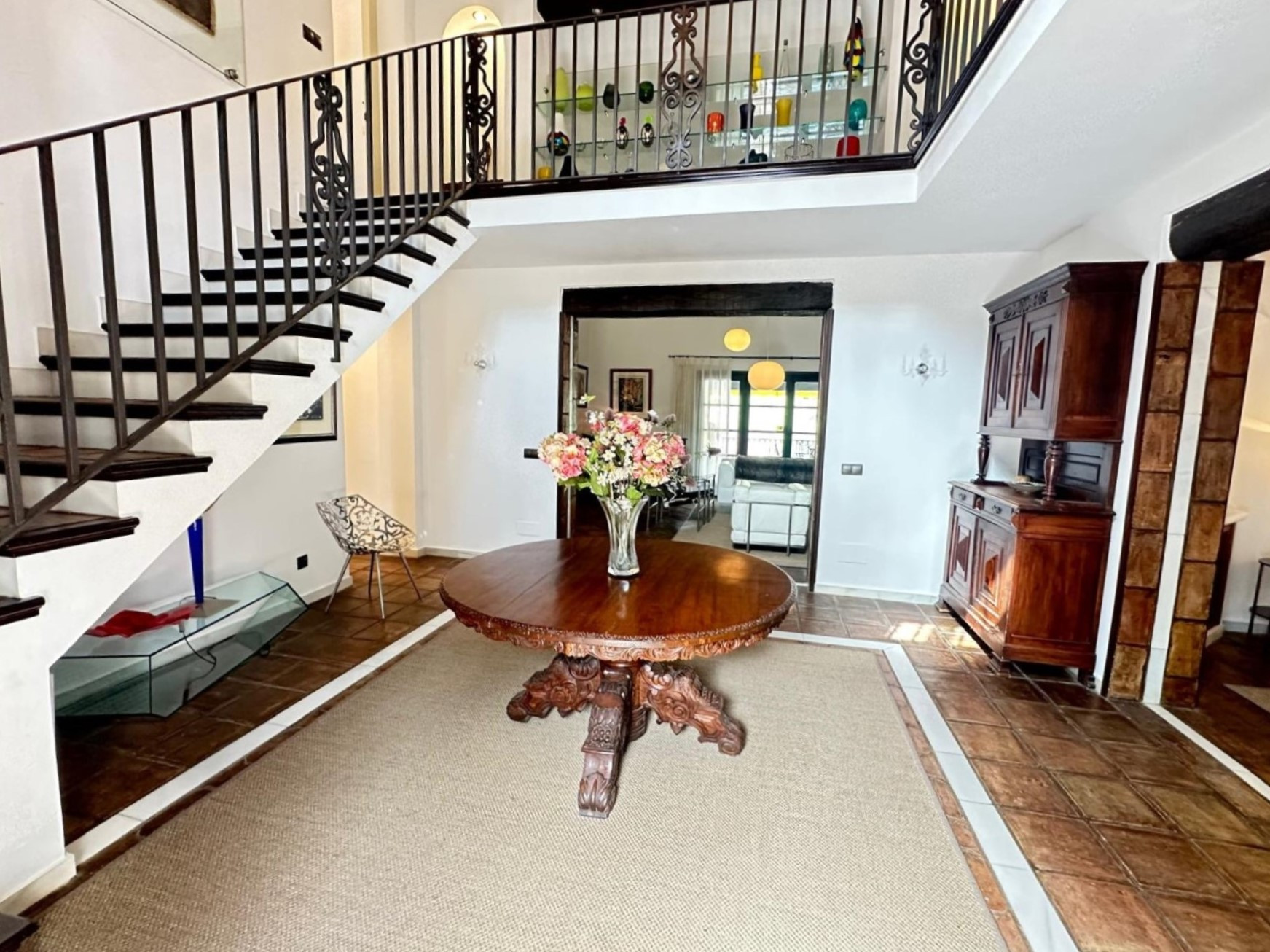 Elegant frontline golf villa in El Paraiso Medio, Estepona