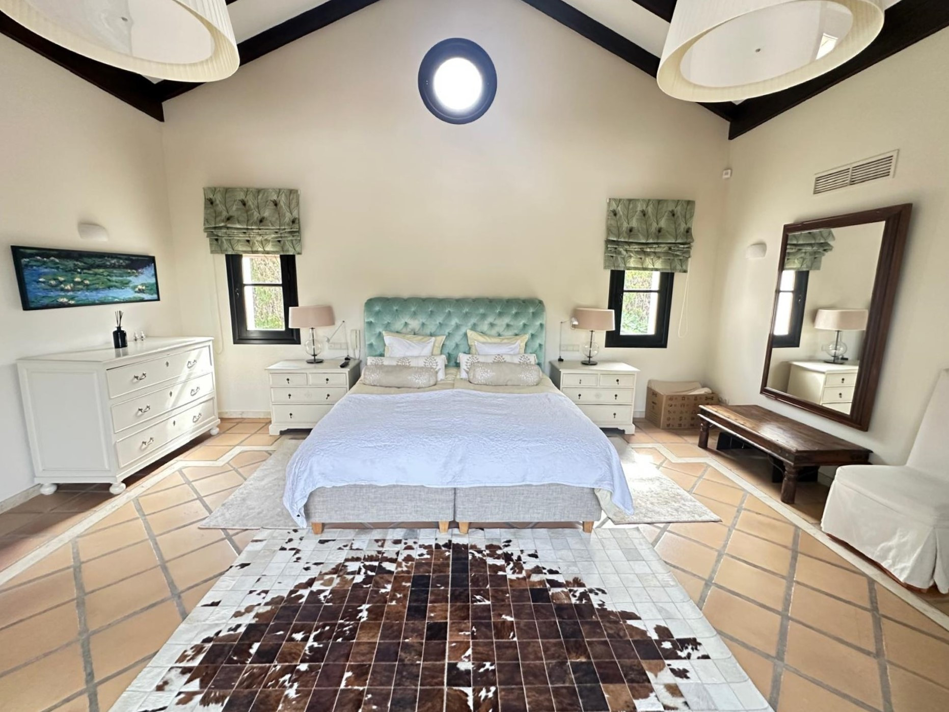 Elegant frontline golf villa in El Paraiso Medio, Estepona