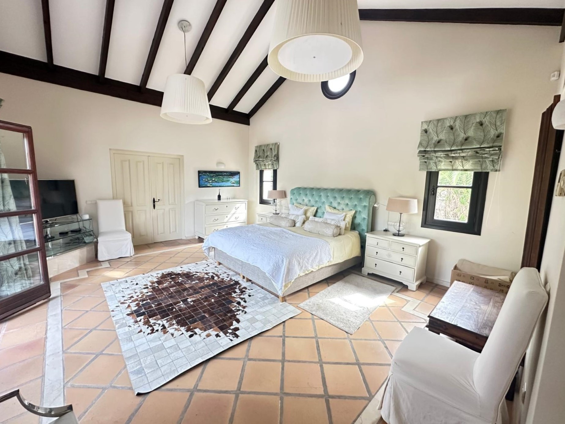Elegant frontline golf villa in El Paraiso Medio, Estepona