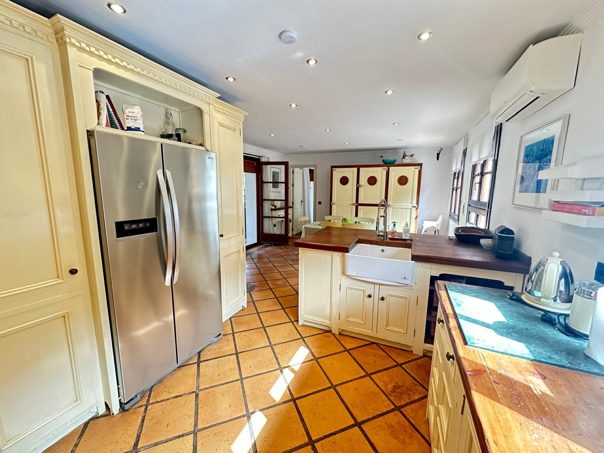 Elegant frontline golf villa in El Paraiso Medio, Estepona