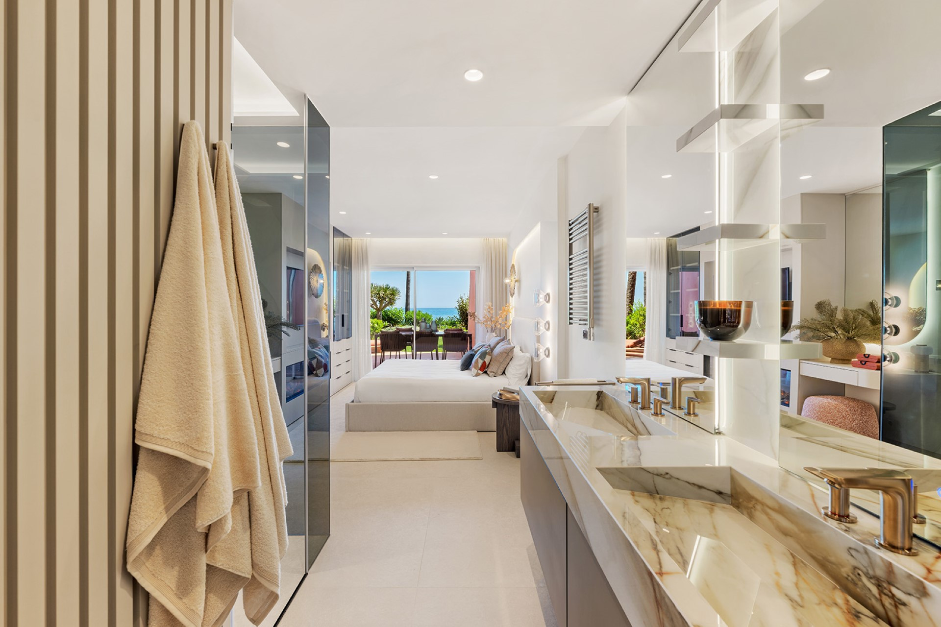 Apartamento de lujo en primera línea de playa en Menara Beach, Estepona