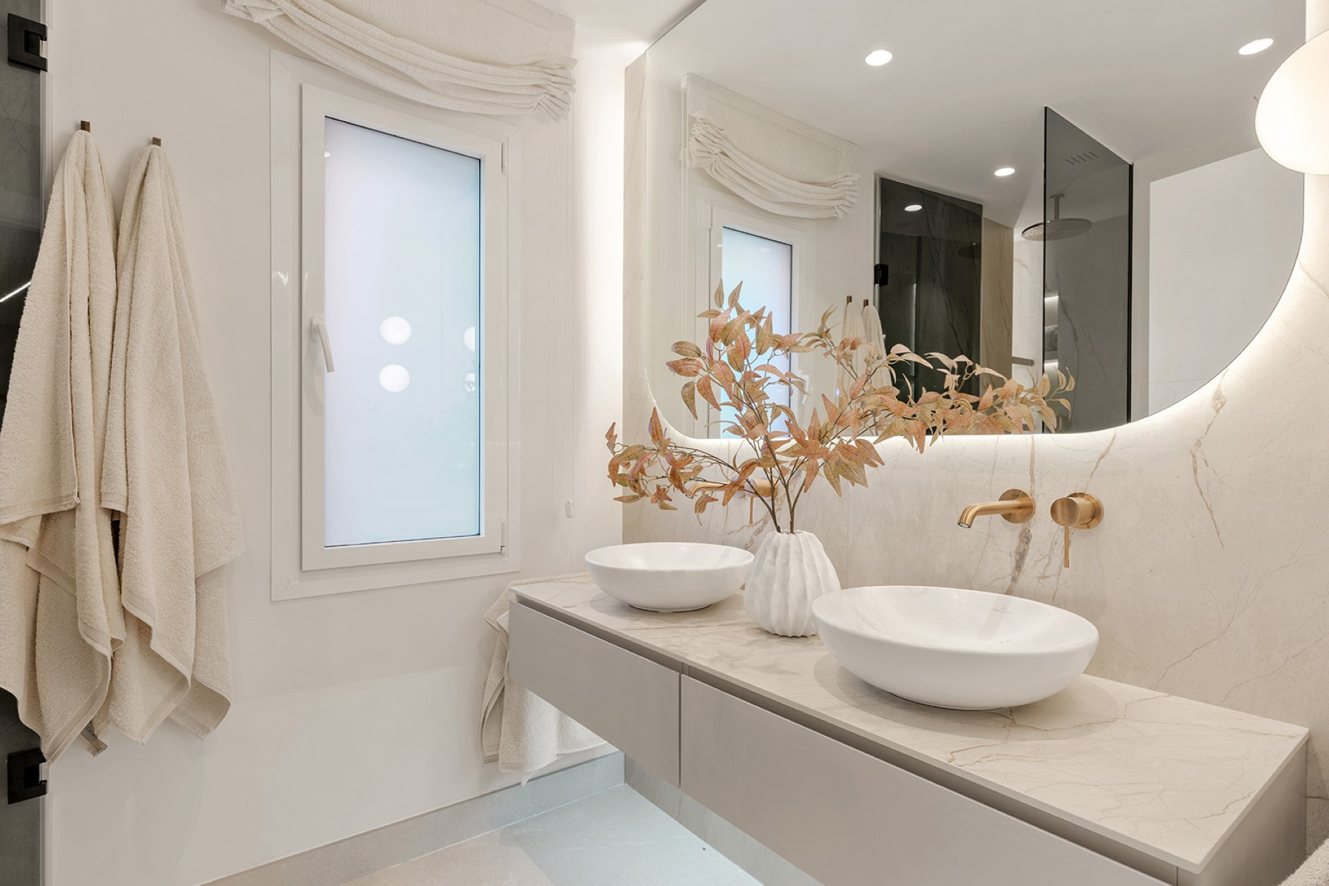 Apartamento de lujo en primera línea de playa en Menara Beach, Estepona